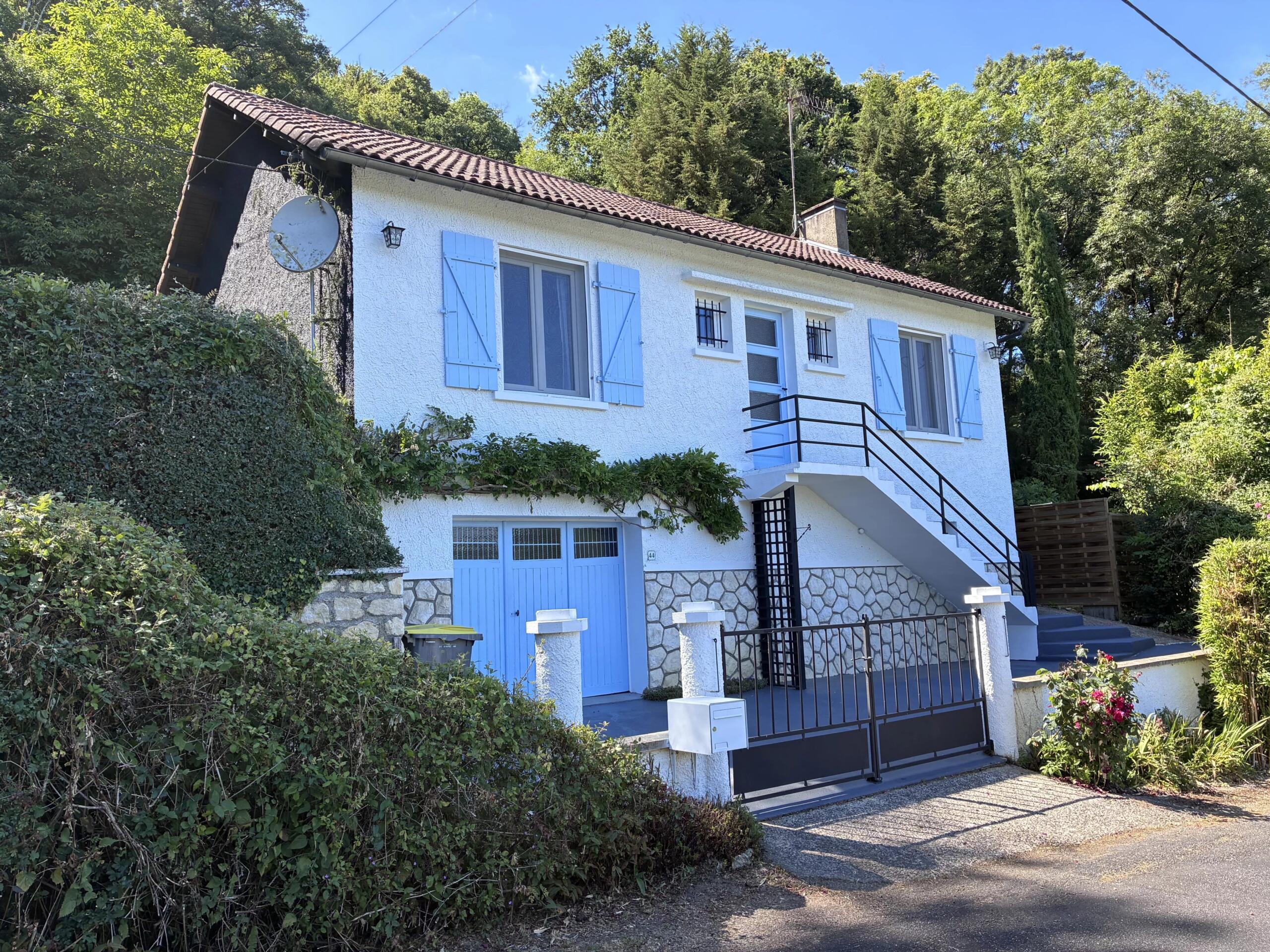 River property, no neighbours!, Poitou-Charentes – France – BVI85514