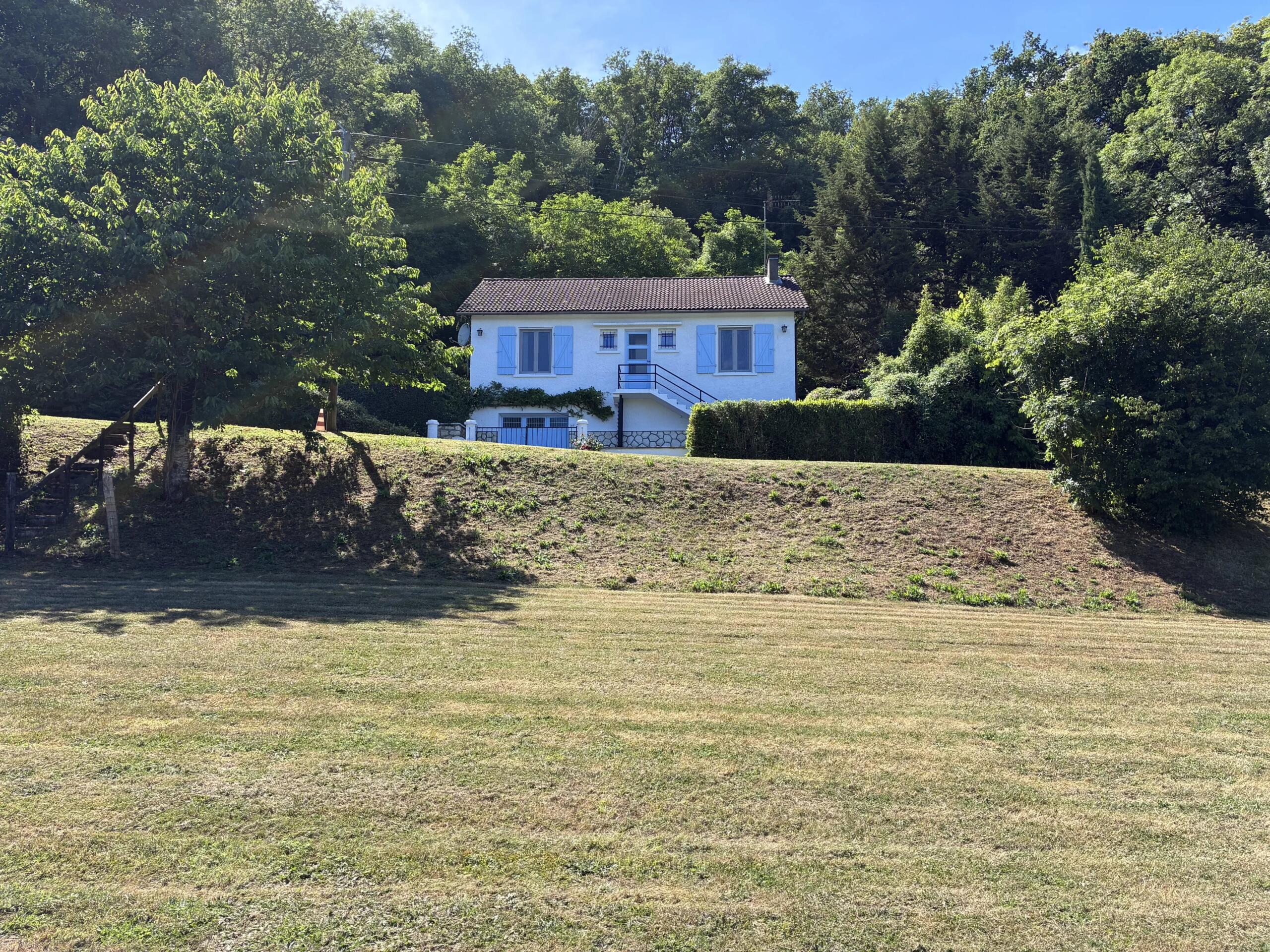 River property, no neighbours!, Poitou-Charentes – France – BVI85514
