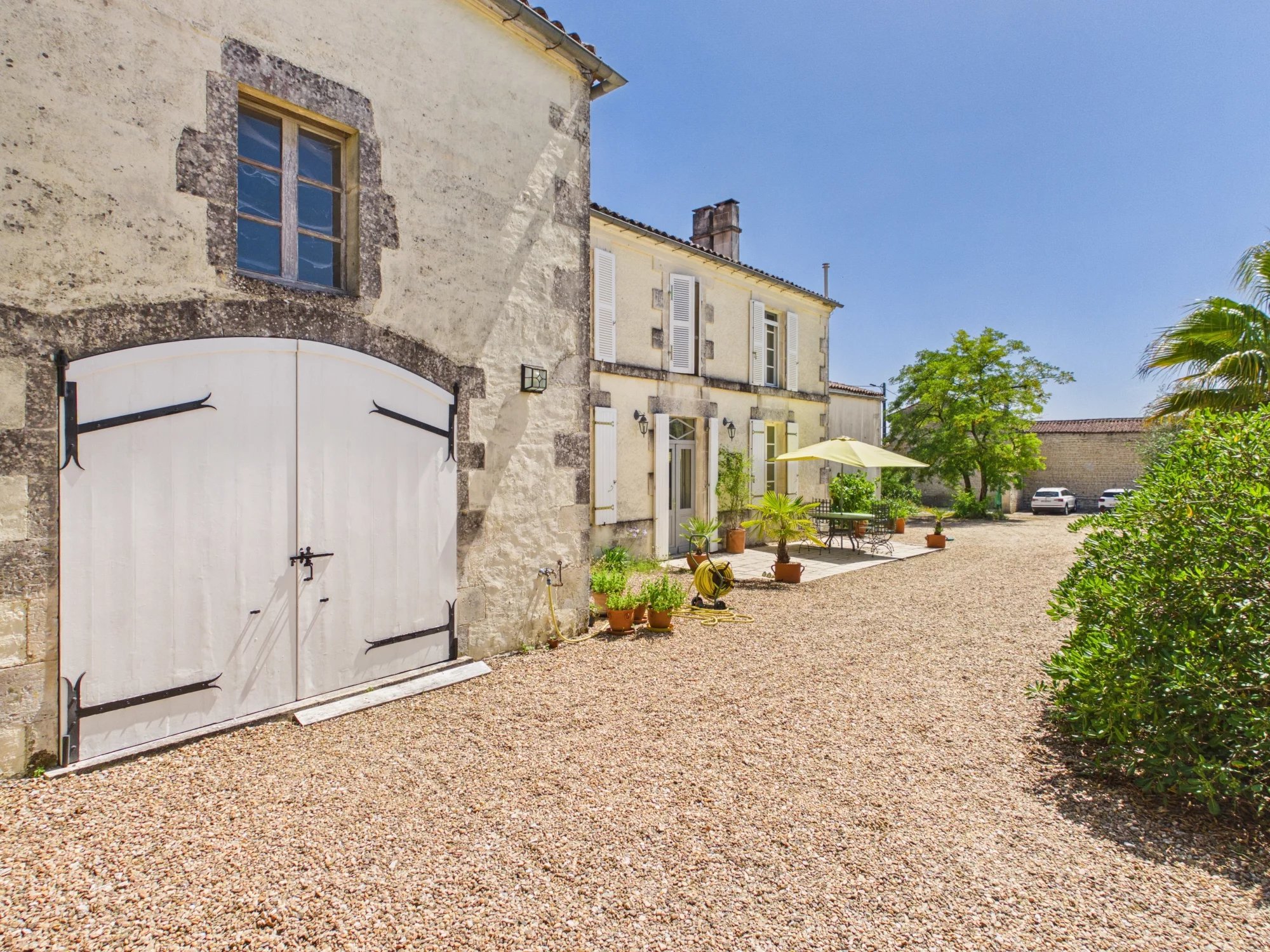 Fabulous Maison de Maître with heated swimming-pool, guest house and private gardens, Poitou-Charentes – France – BVI85926