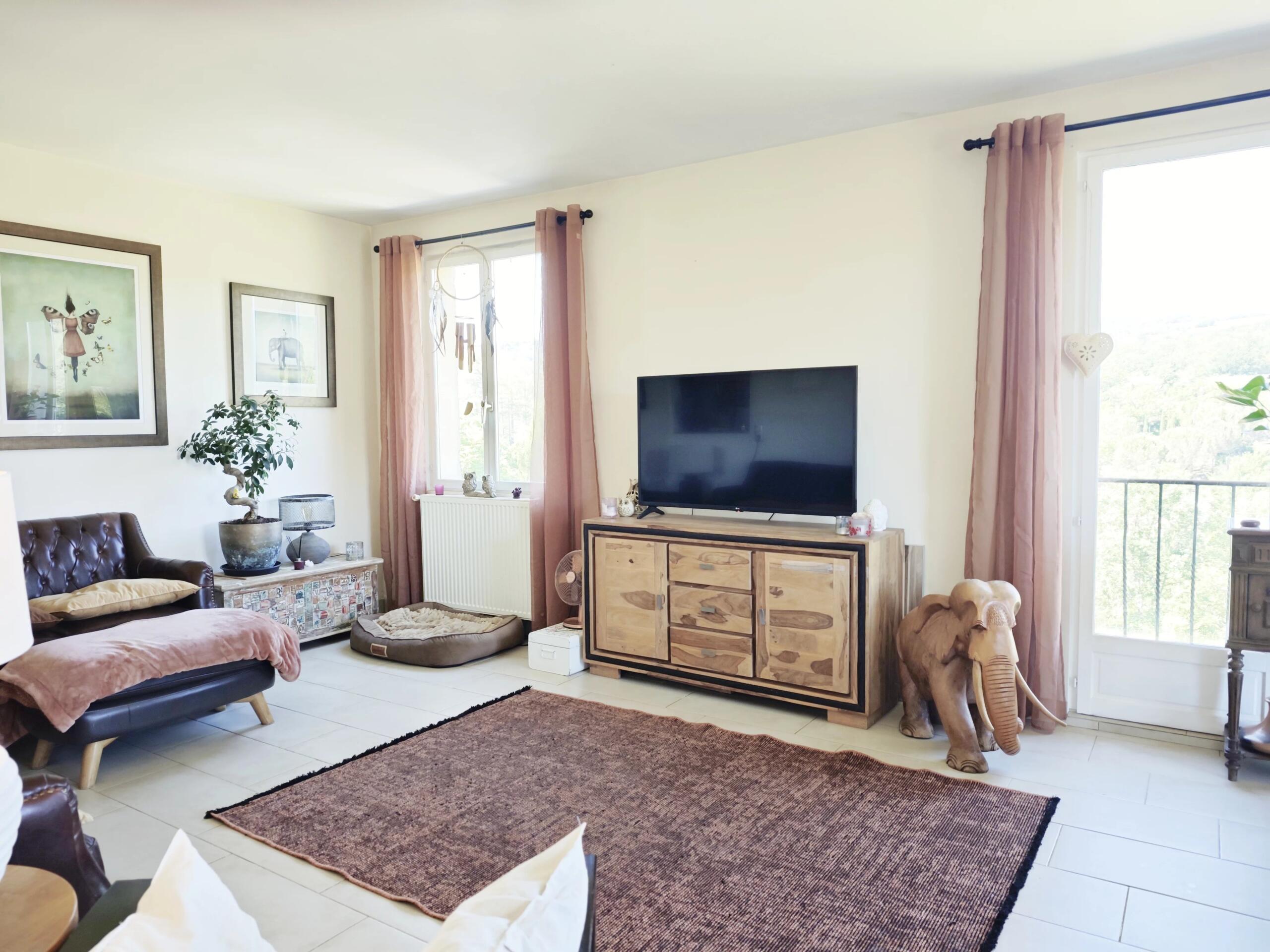 Spacious Family Home with Pool, Land and Superb Views of  Bugarach, Languedoc-Roussillon – France – BVI85661