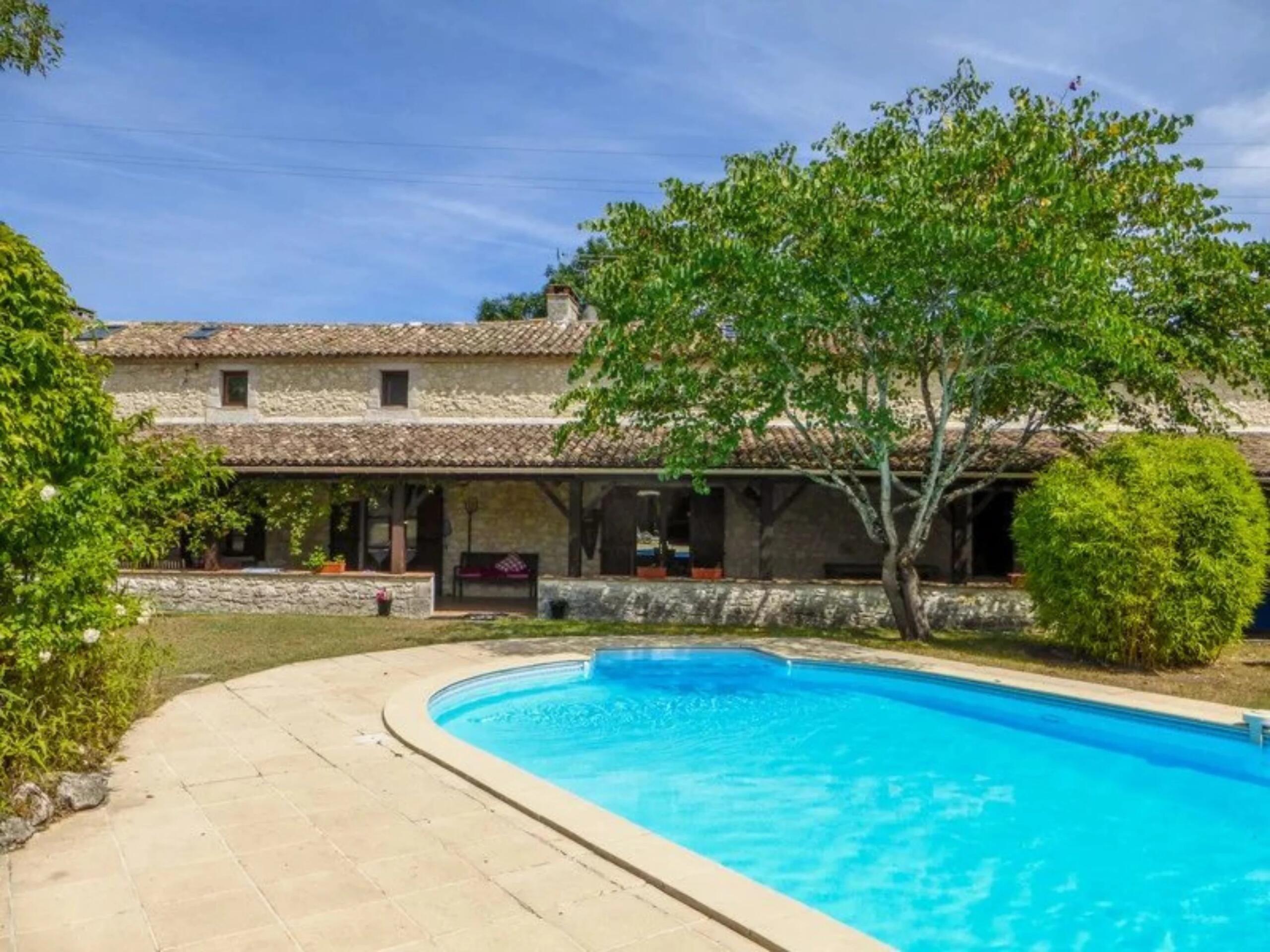 Stone farmhouse with three guest accommodations in a secluded setting, Aquitaine – France – BVI85433