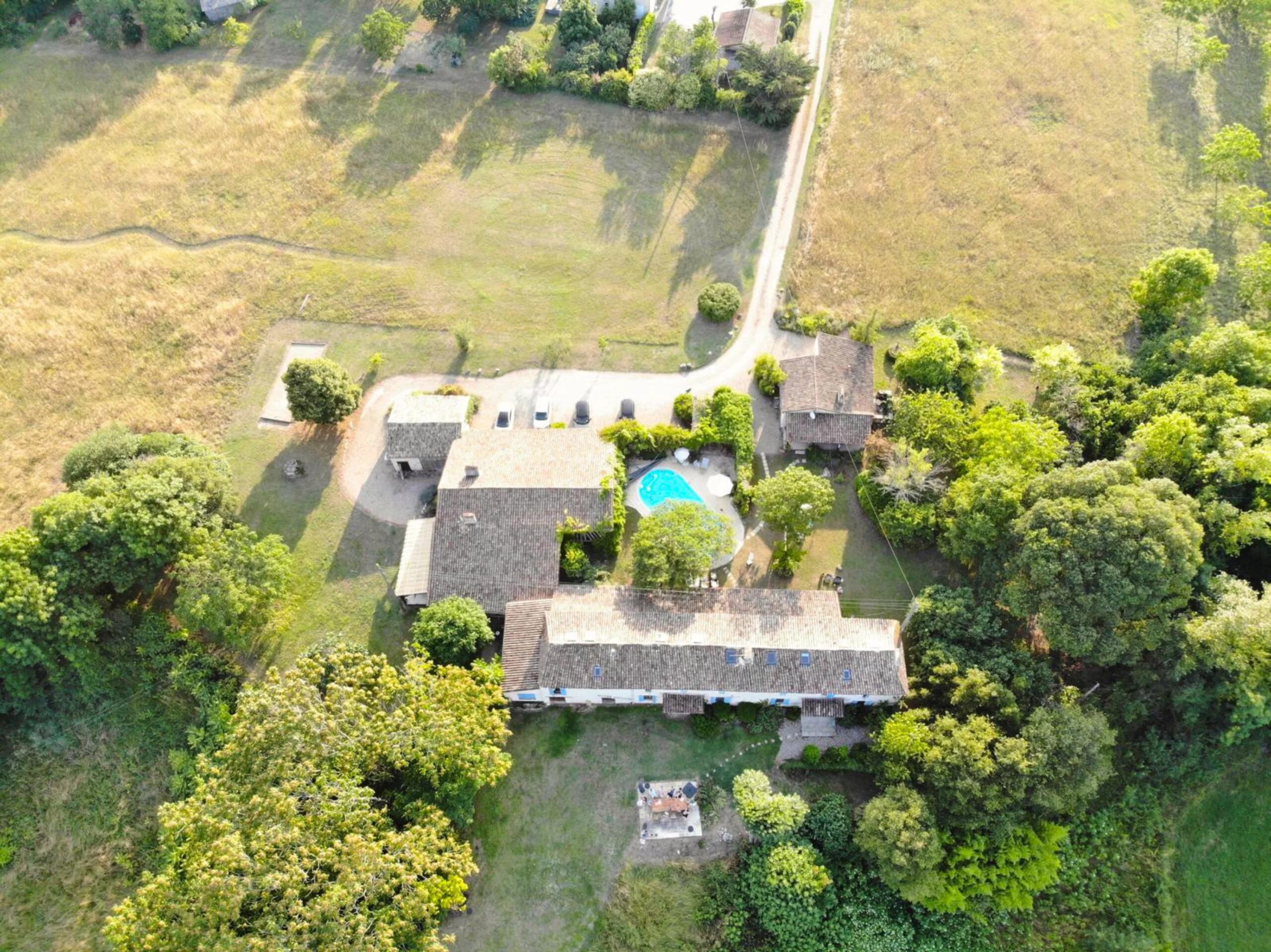 Stone farmhouse with three guest accommodations in a secluded setting, Aquitaine – France – BVI85433