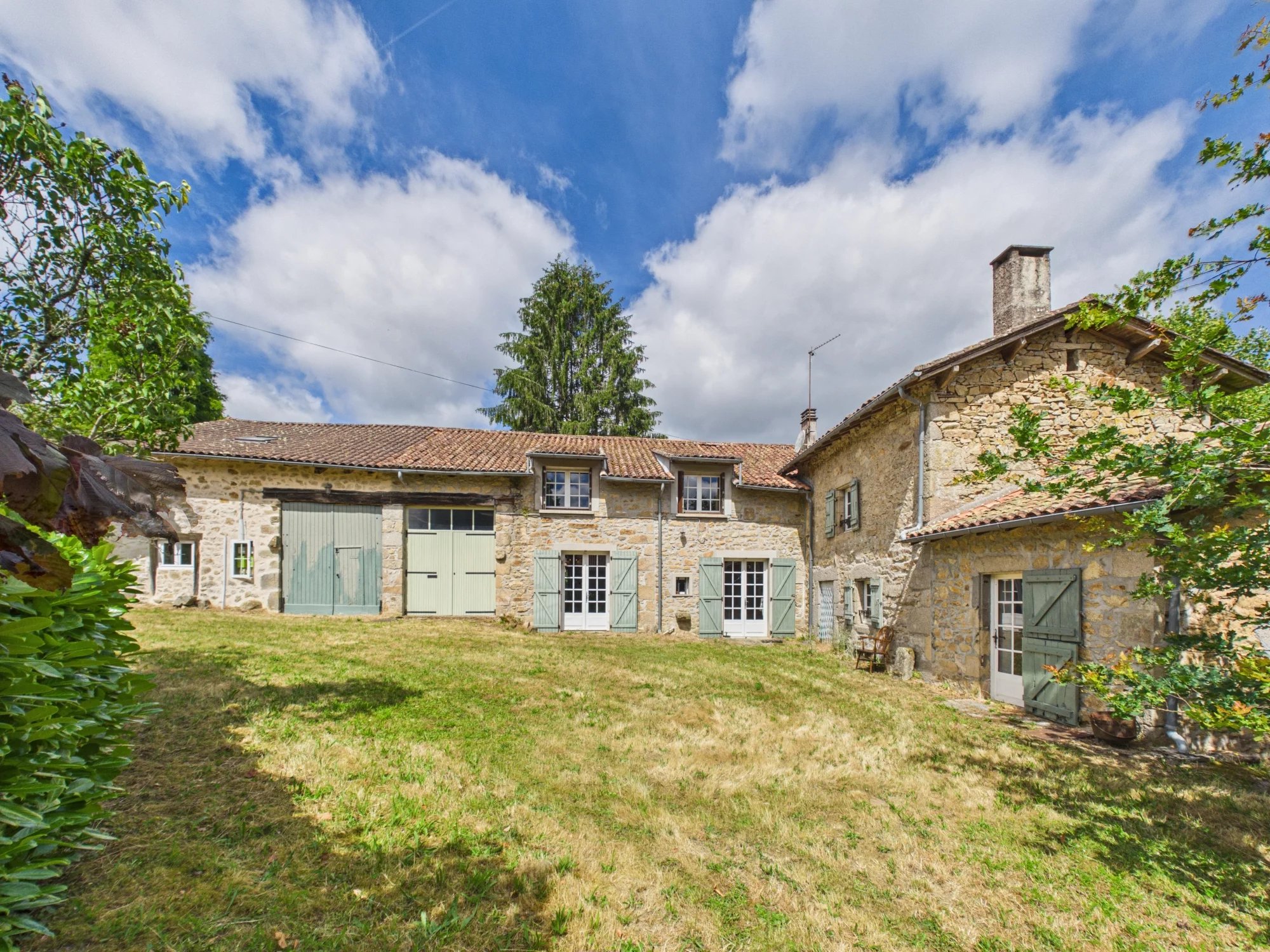 Stone house with separate guest house in a peaceful hamlet, Aquitaine – France – BVI85336