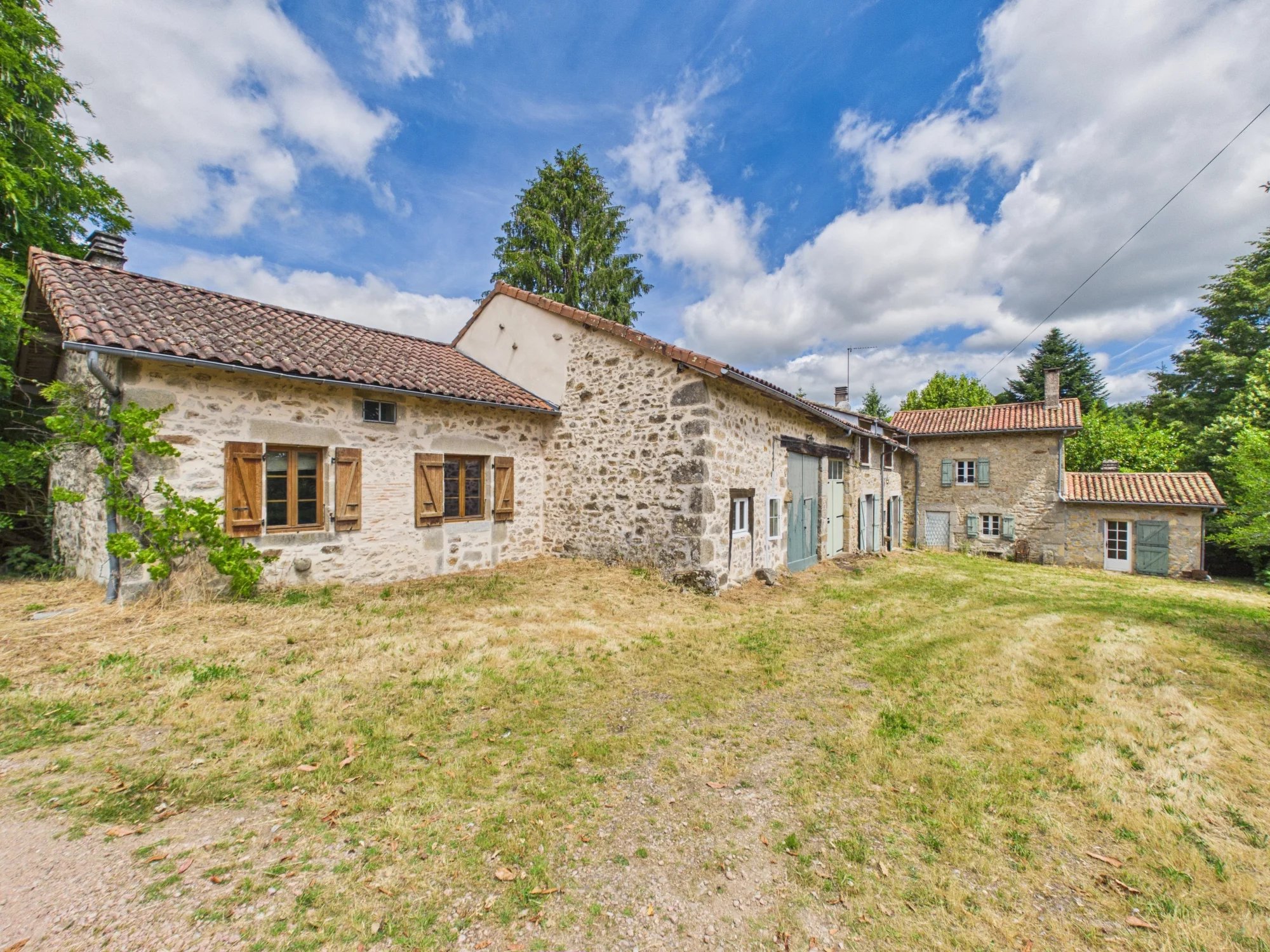 Stone house with separate guest house in a peaceful hamlet, Aquitaine – France – BVI85336