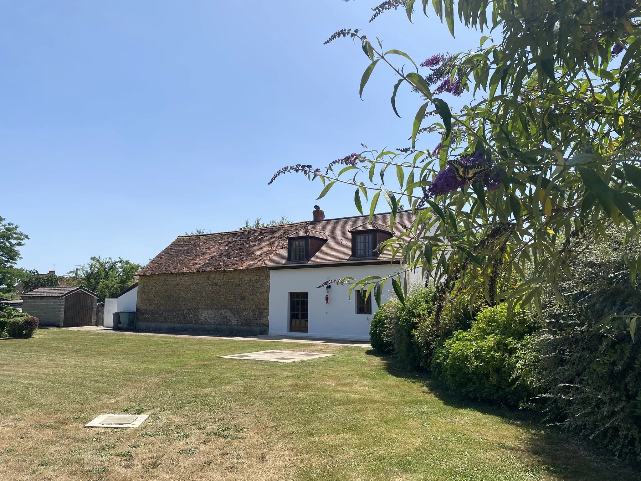 Charming three bedroom house with a large garden and barn, Poitou-Charentes – France – BVI73506
