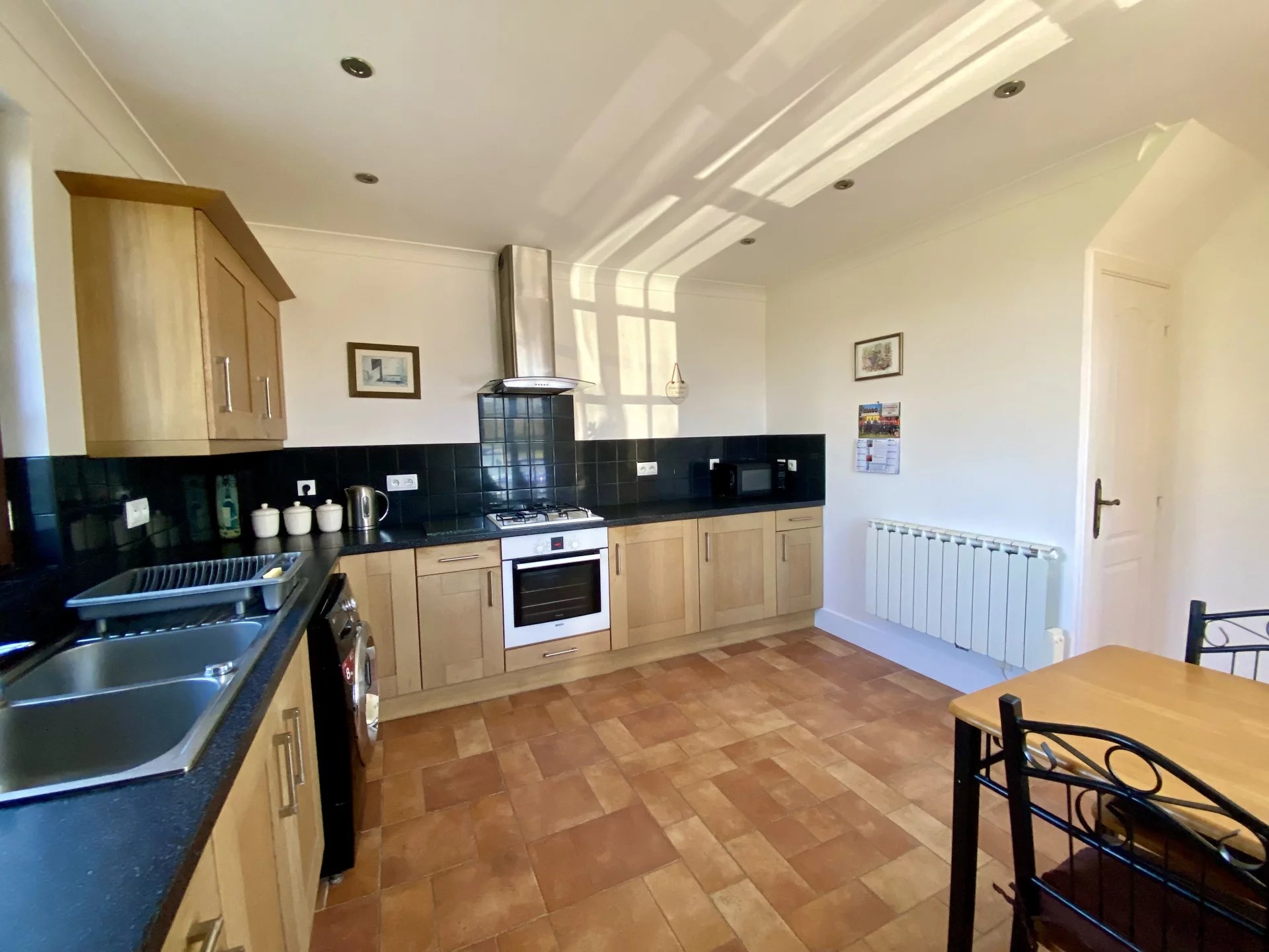 Charming three bedroom house with a large garden and barn, Poitou-Charentes – France – BVI73506