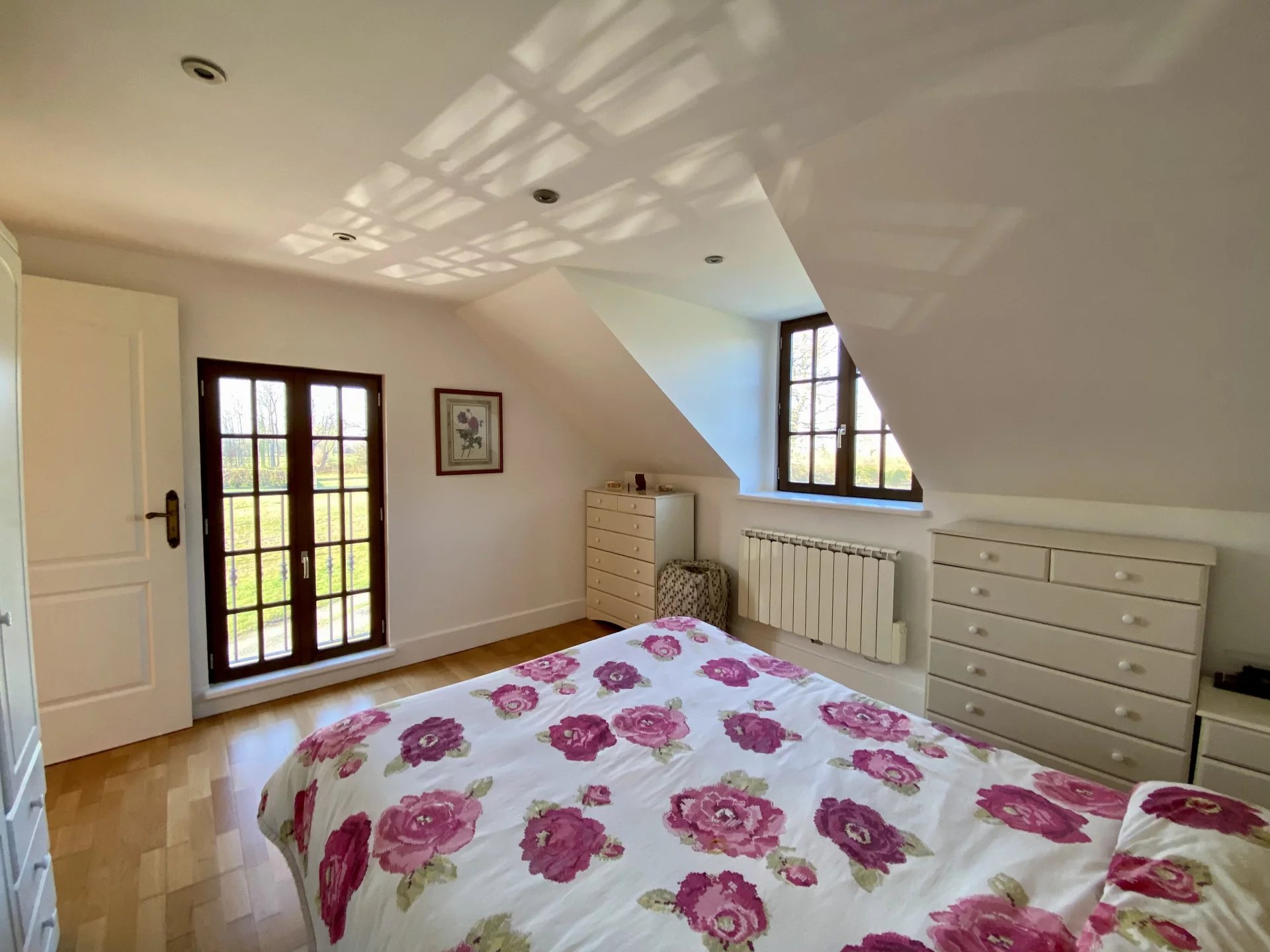 Charming three bedroom house with a large garden and barn, Poitou-Charentes – France – BVI73506