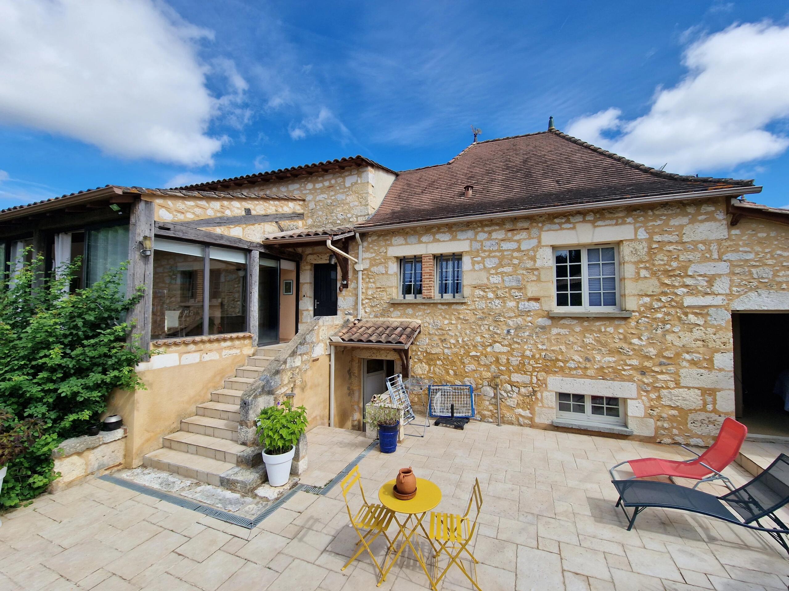 4 bedroom character property near Bergerac, Aquitaine – France – BVI85955