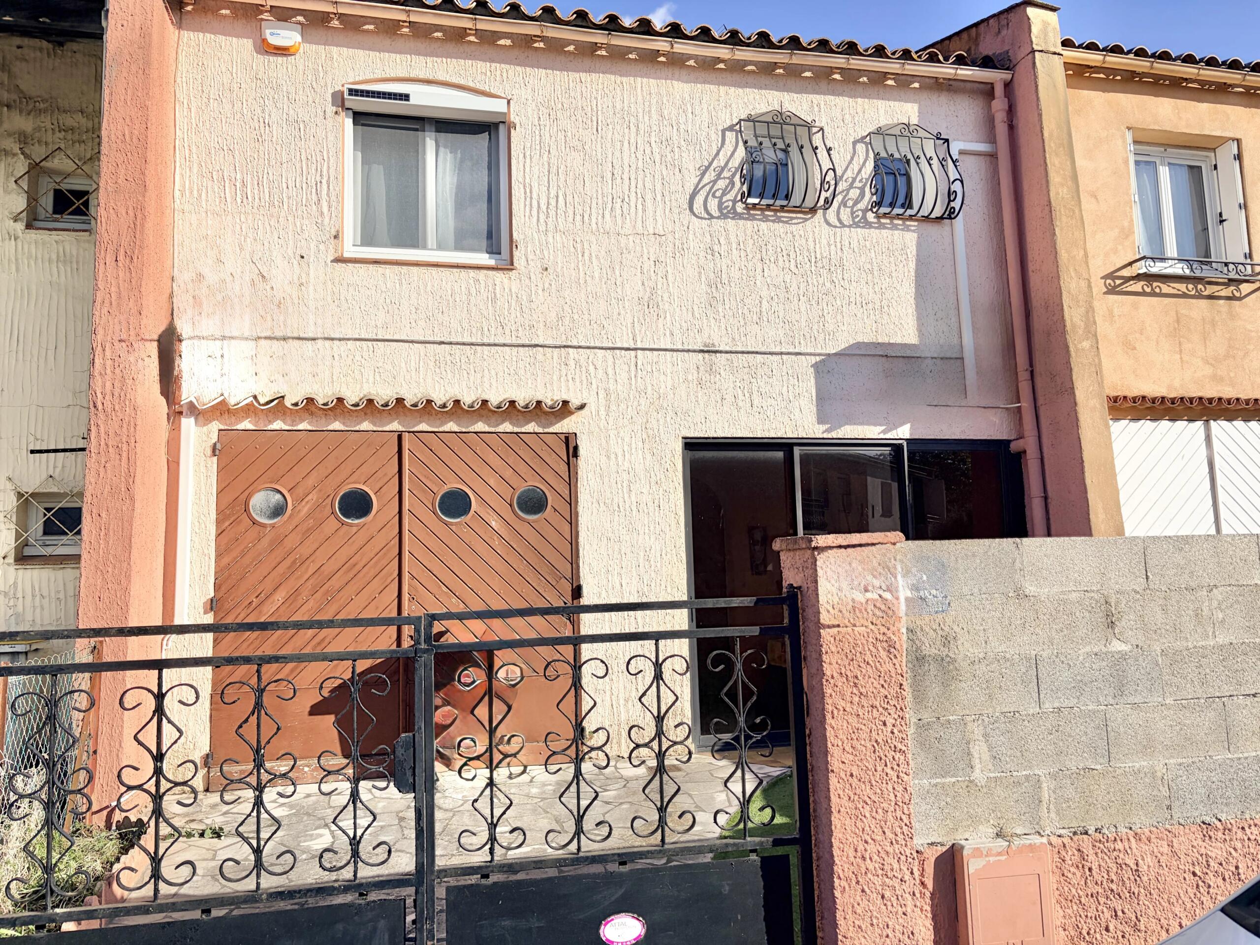 Priced to Sell – 3-Bedroom Town House with Patio Garden, Garage and Access to Carcassonne Centre, Languedoc-Roussillon – France – BVI86056