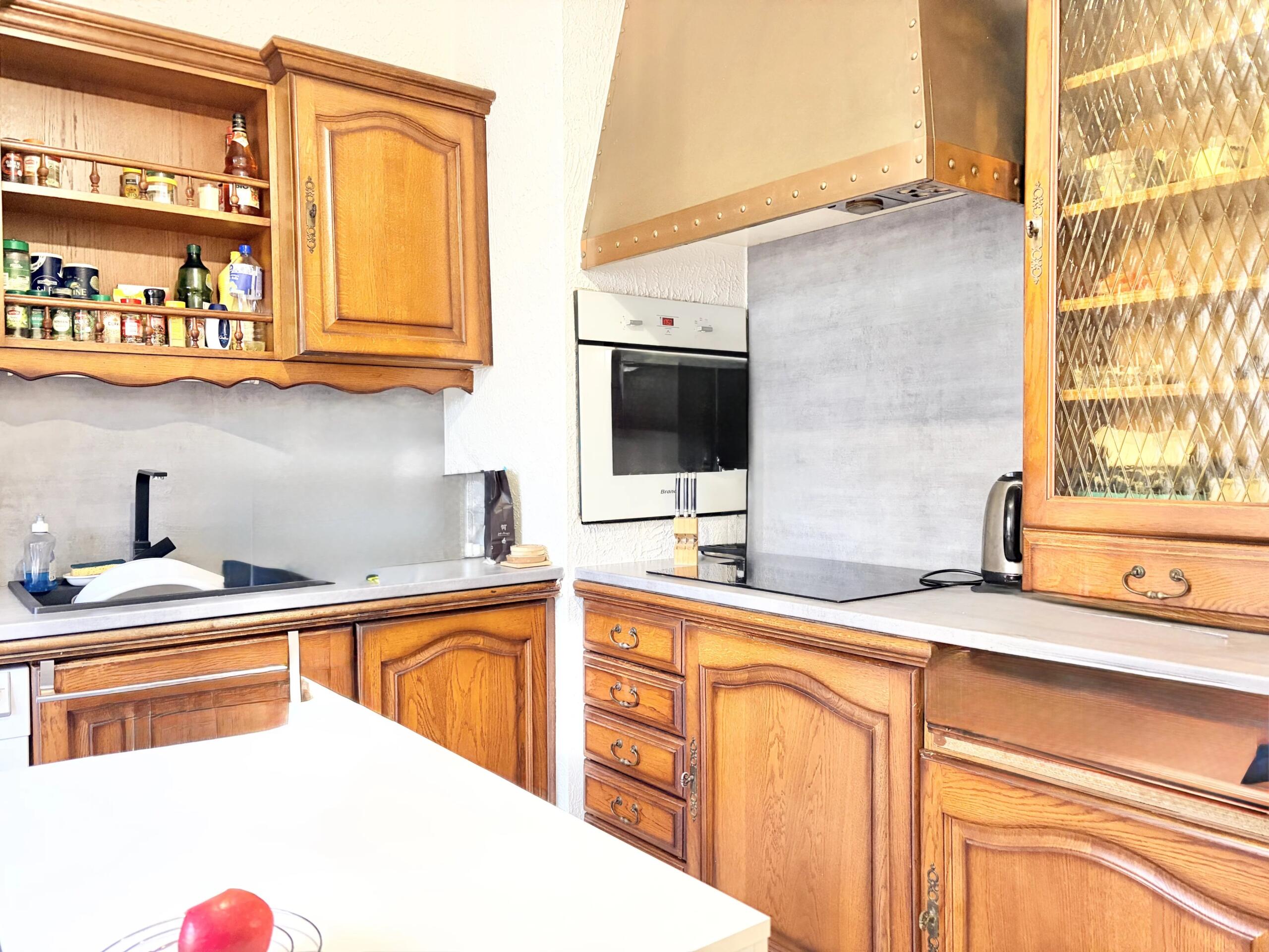 Priced to Sell – 3-Bedroom Town House with Patio Garden, Garage and Access to Carcassonne Centre, Languedoc-Roussillon – France – BVI86056