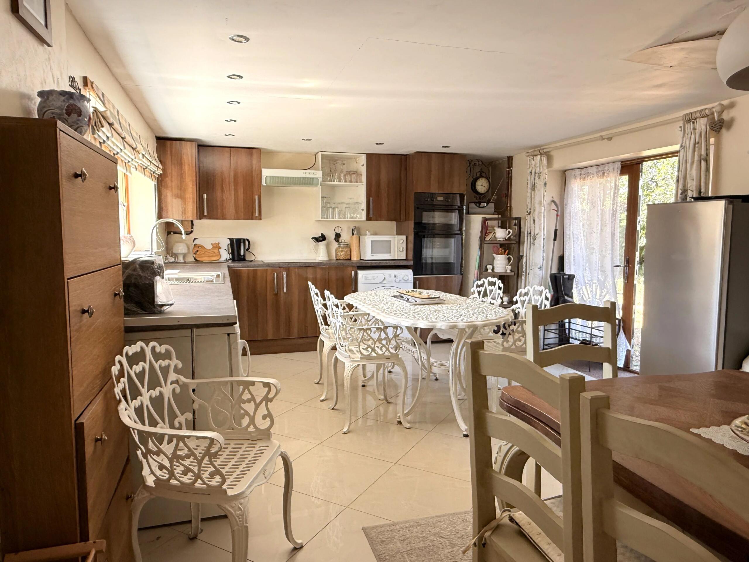 Detached Two Bedroom House Requiring Renovation Close to Saint-Junien Centre, Limousin – France – BVI84179