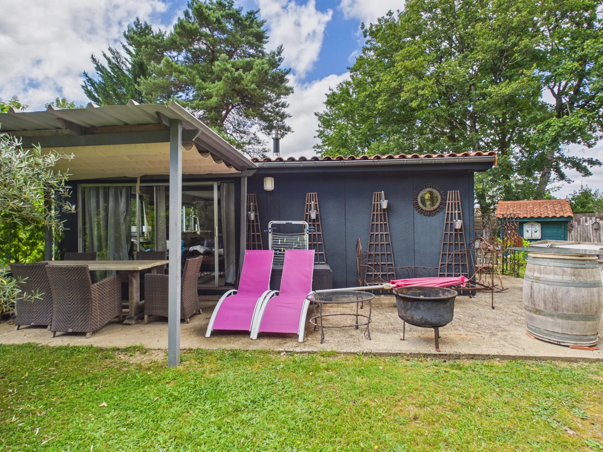 Charming 1-Bedroom House with Garden, Poitou-Charentes – France – BVI85945
