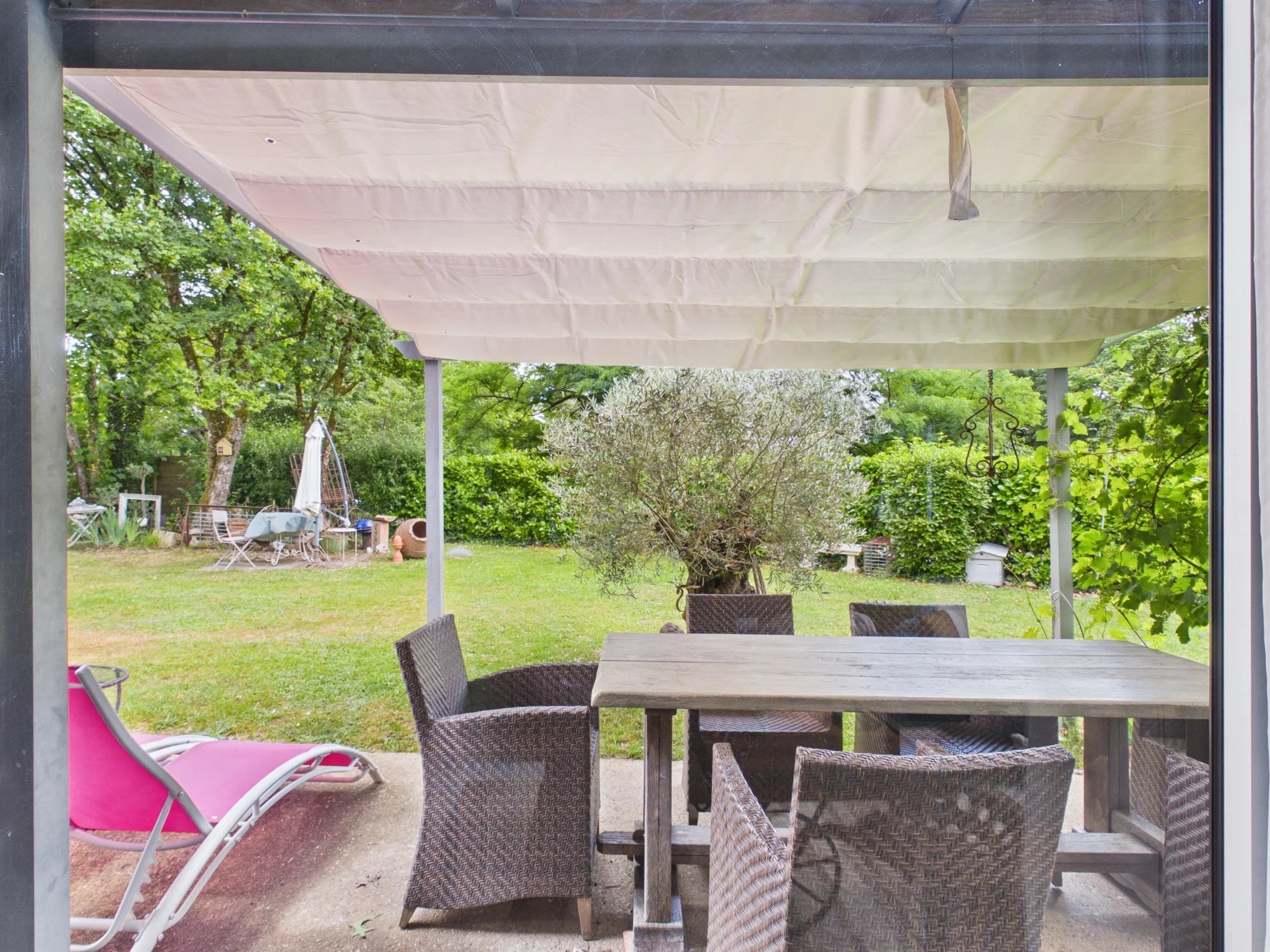 Charming 1-Bedroom House with Garden, Poitou-Charentes – France – BVI85945