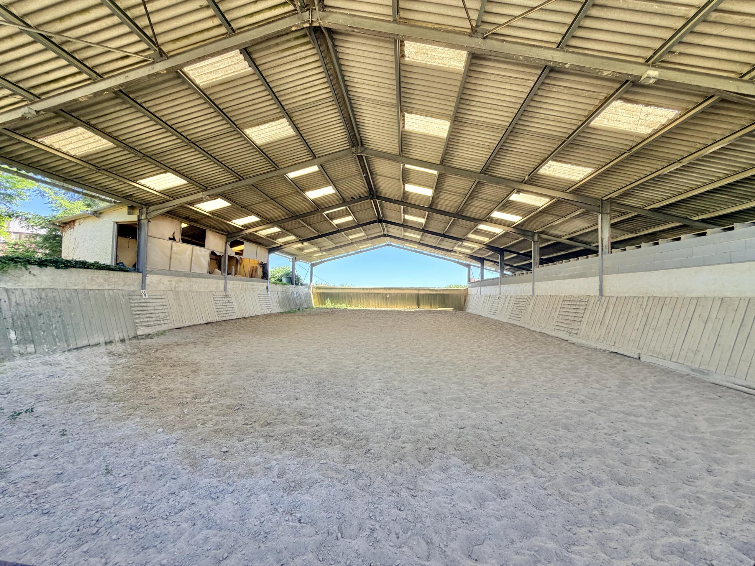 Equestrian farmhouse property bordering a Fishing Lake, Midi-Pyrénées – France – BVI85930