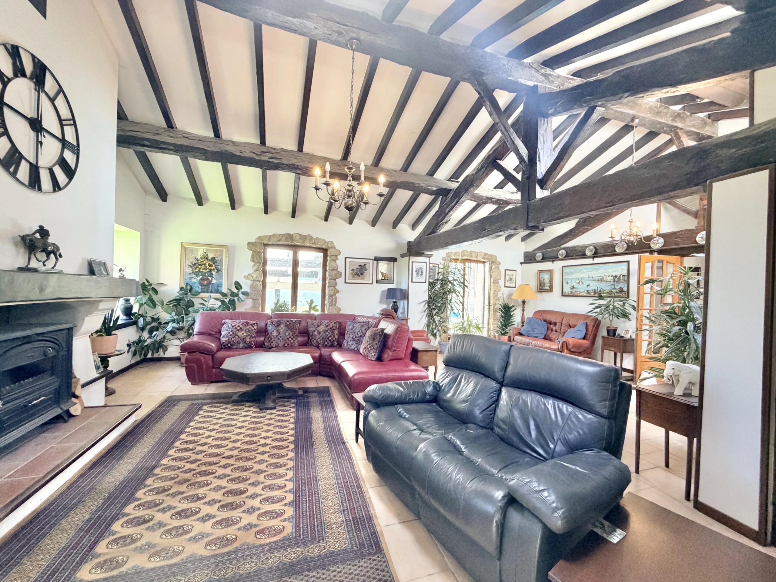 Equestrian farmhouse property bordering a Fishing Lake, Midi-Pyrénées – France – BVI85930