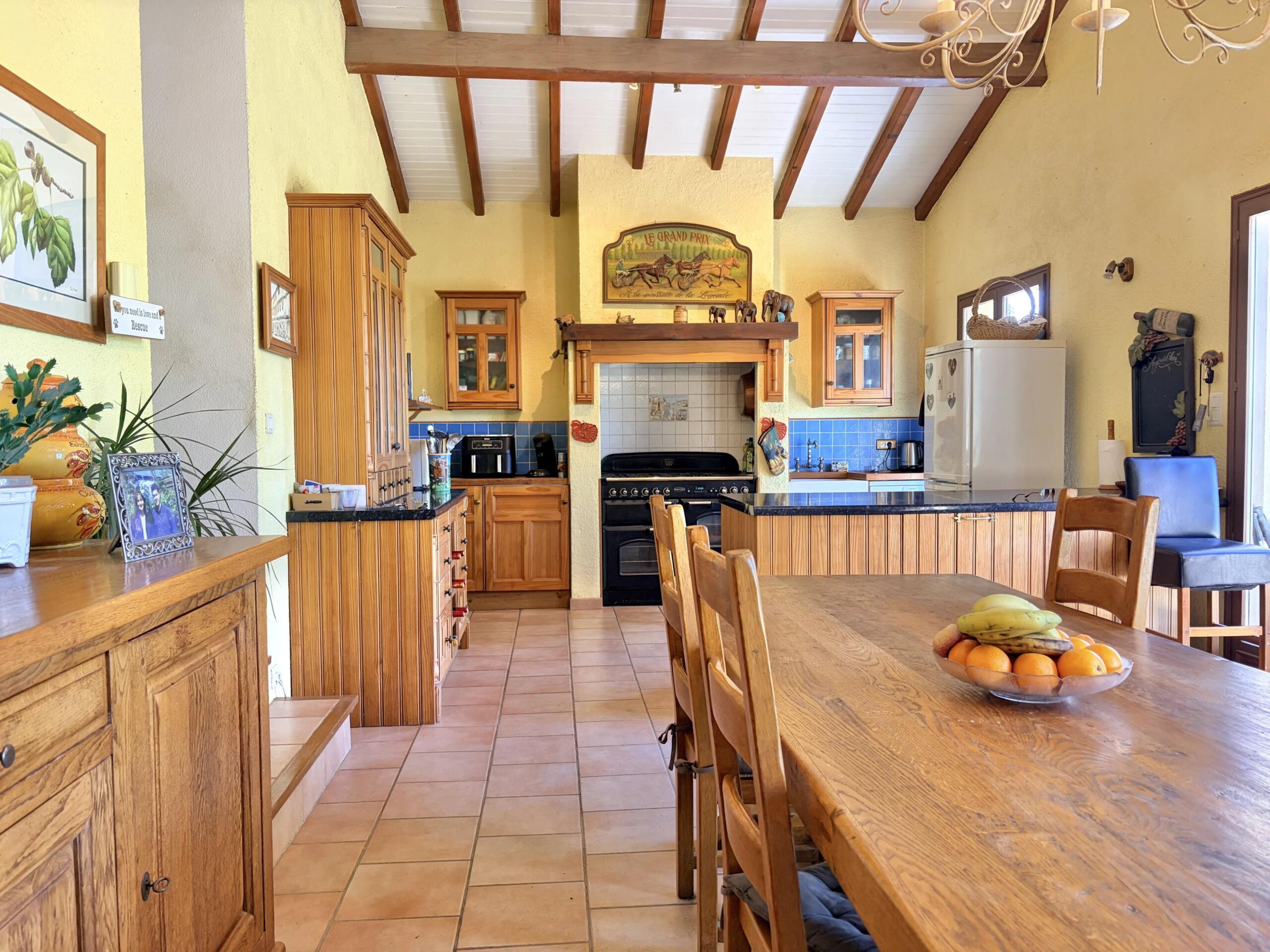 Equestrian farmhouse property bordering a Fishing Lake, Midi-Pyrénées – France – BVI85930