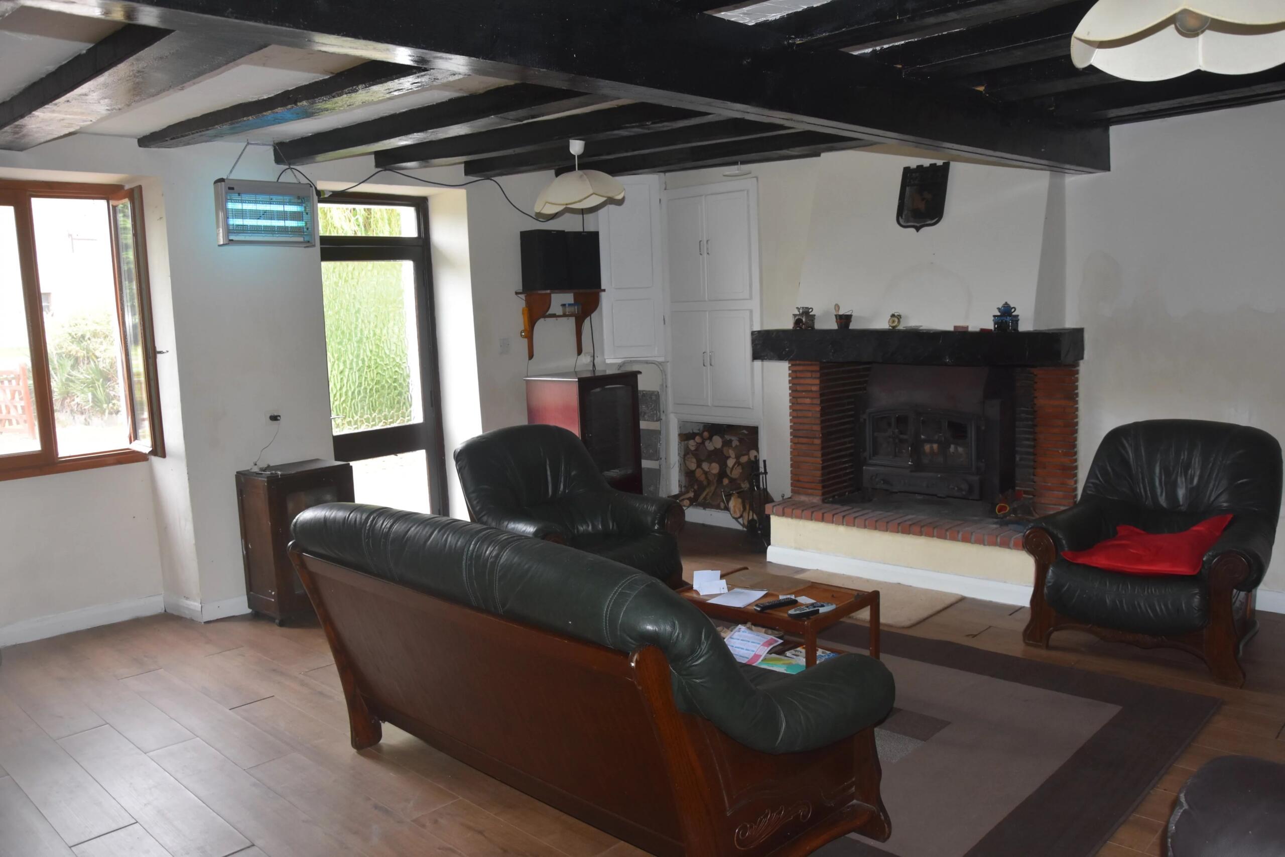 Charming Farmhouse in Peaceful Countryside Setting, Poitou-Charentes – France – BVI85980