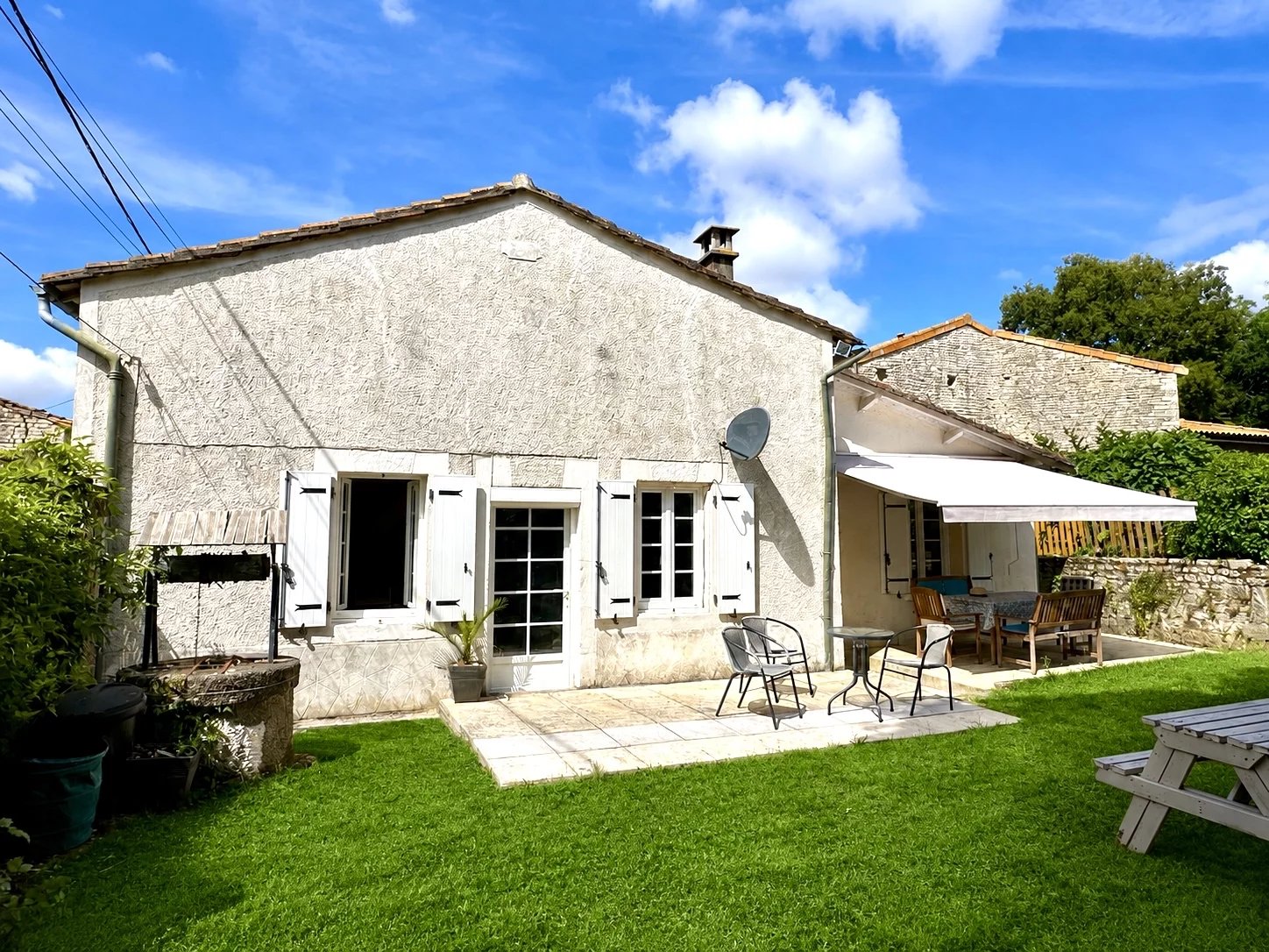 Charming 4-bedroom home in a small hamlet, Poitou-Charentes – France – BVI85956