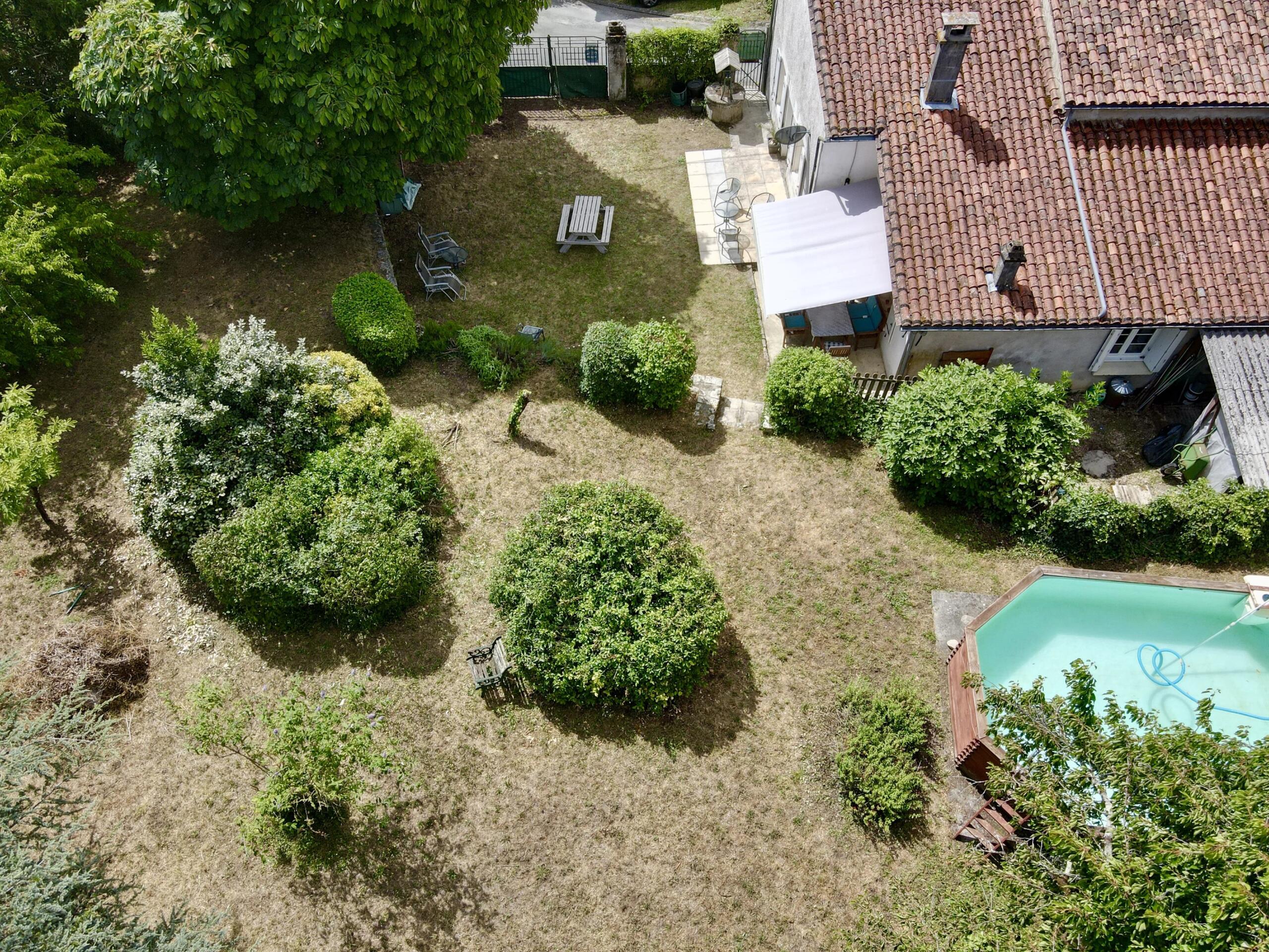 Charming 4-bedroom home in a small hamlet, Poitou-Charentes – France – BVI85956