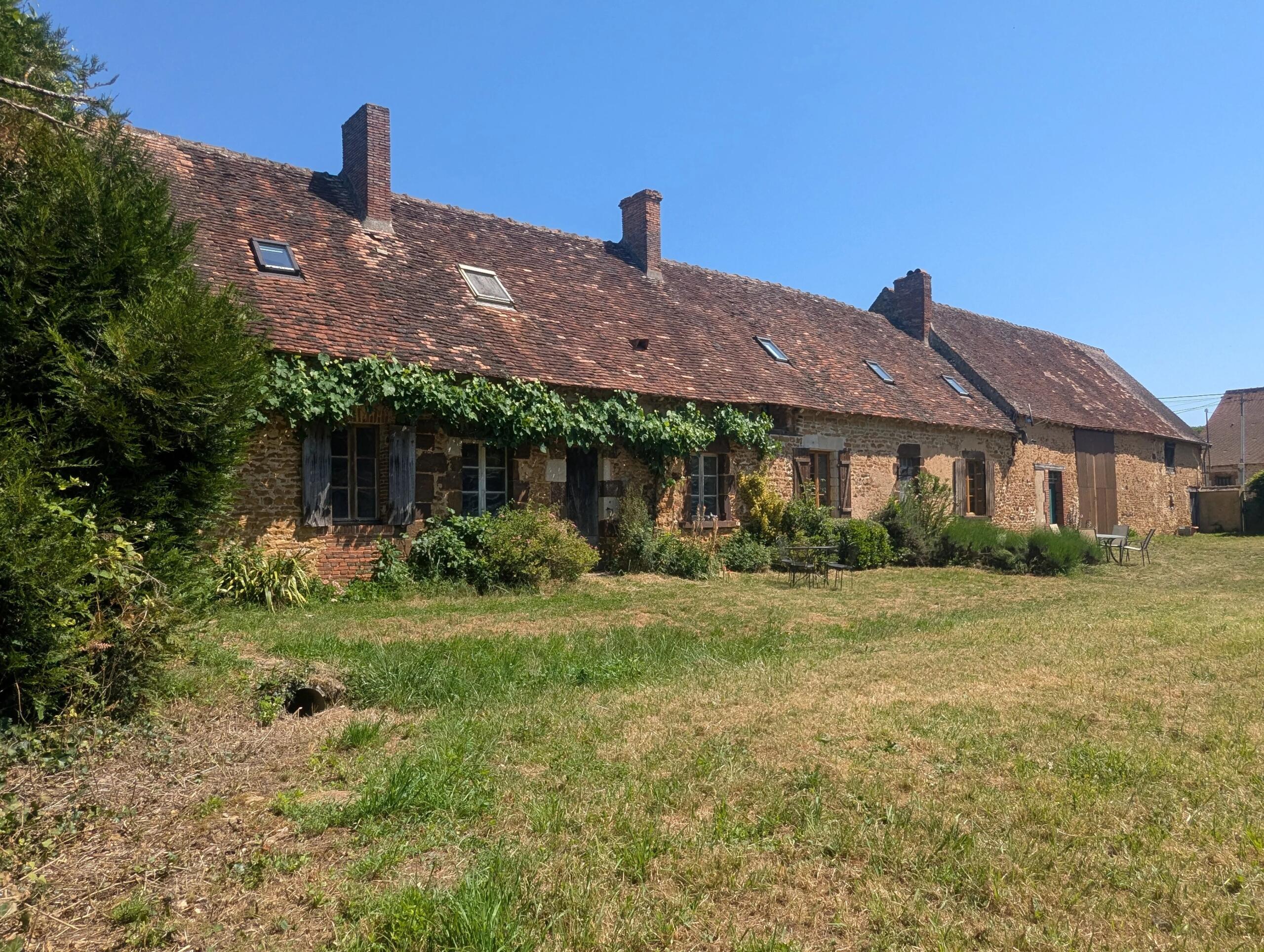 Beautiful 3-bedroom longère with additional guest annex, Centre – France – BVI85794