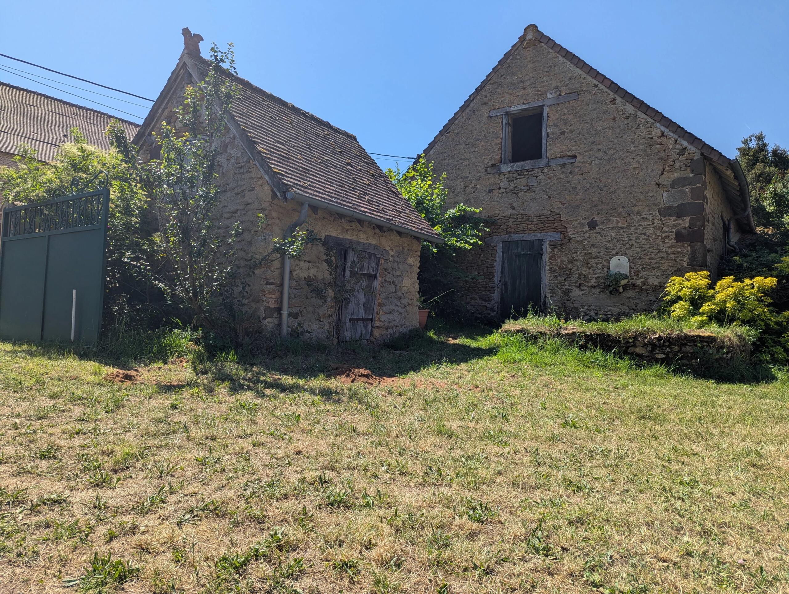 Beautiful 3-bedroom longère with additional guest annex, Centre – France – BVI85794