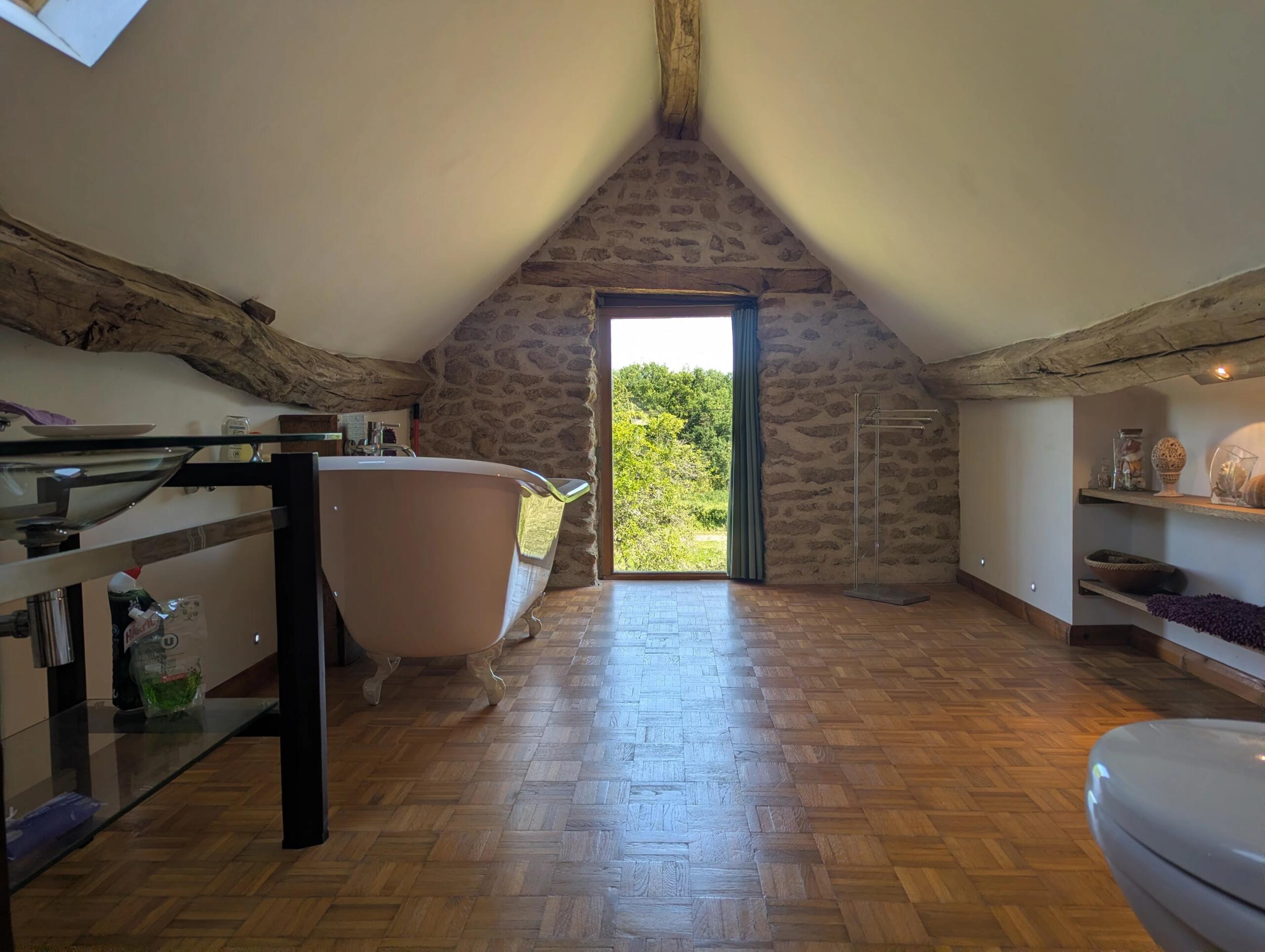 Beautiful 3-bedroom longère with additional guest annex, Centre – France – BVI85794