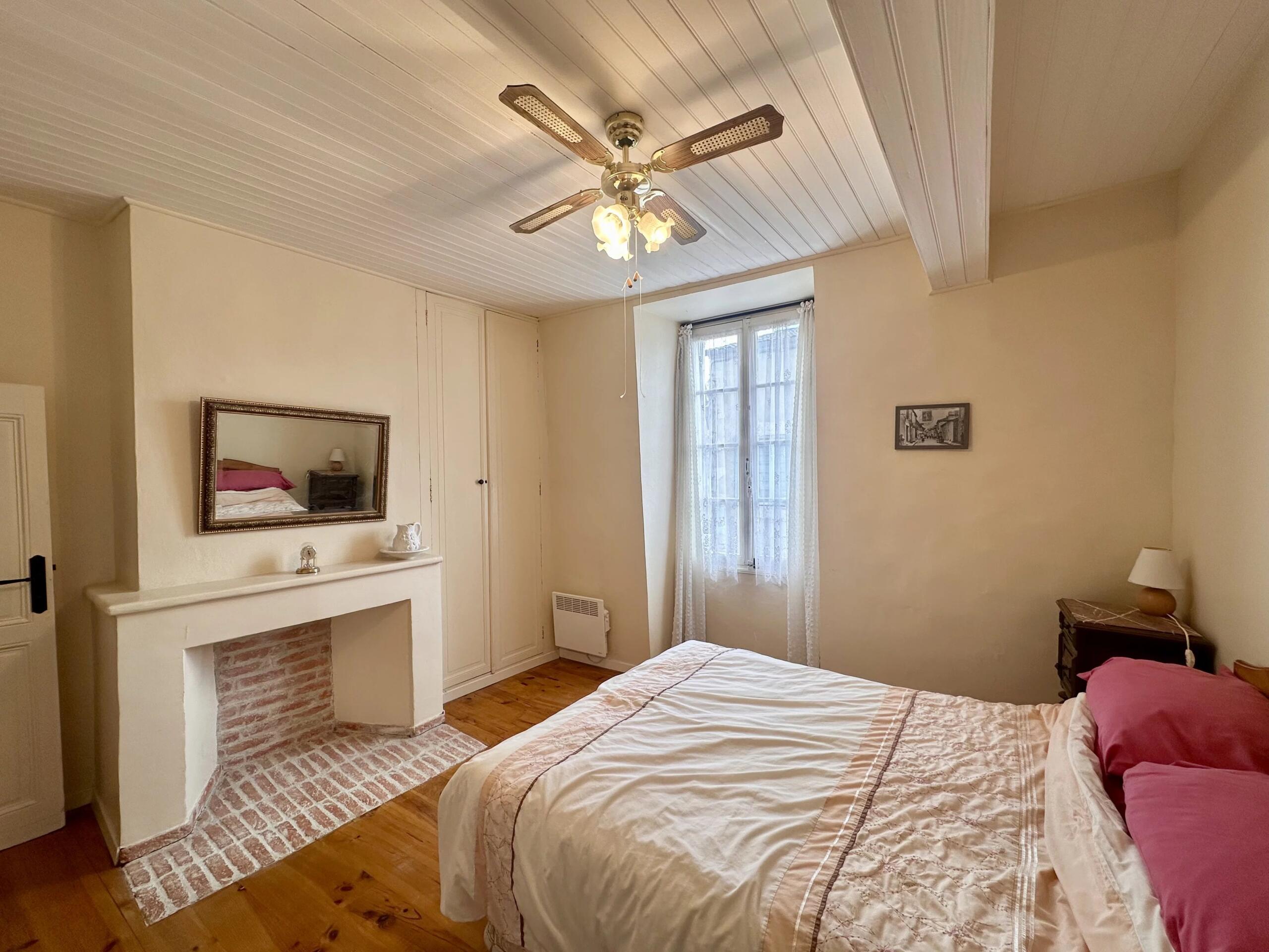 A two / three bedroom house in Eymet’s bastide, Aquitaine – France – BVI85733