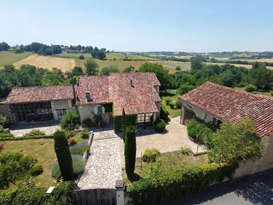 Superb residence with guest accommodation, Aquitaine – France – BVI83825