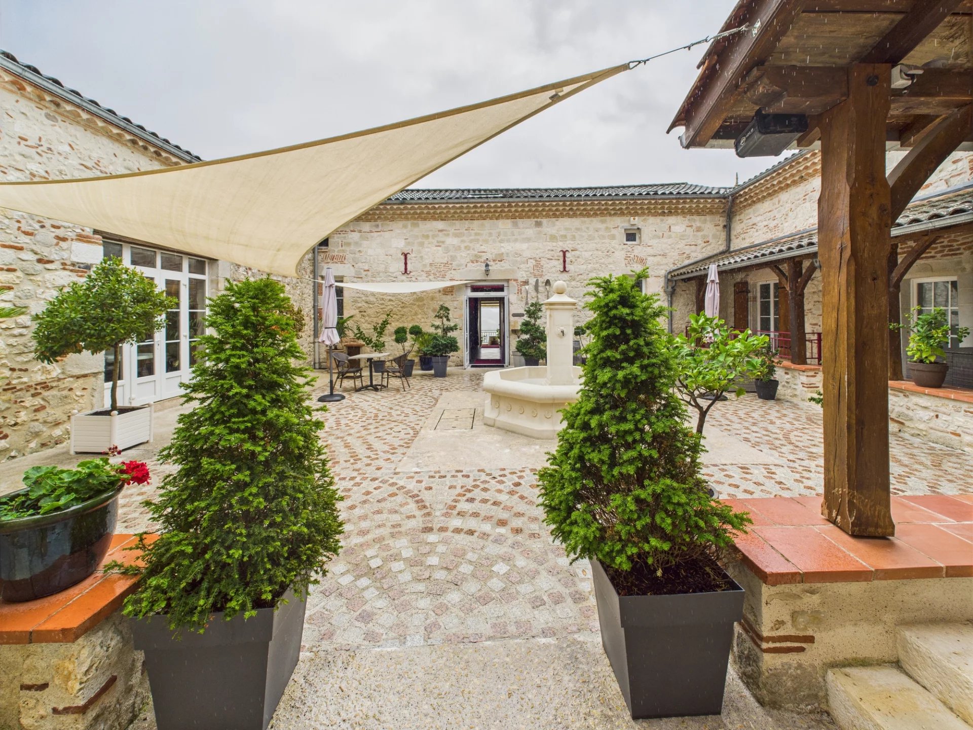 Character Property Complex in Penne-d’Agenais – Exceptional Potential, Aquitaine – France – BVI80584