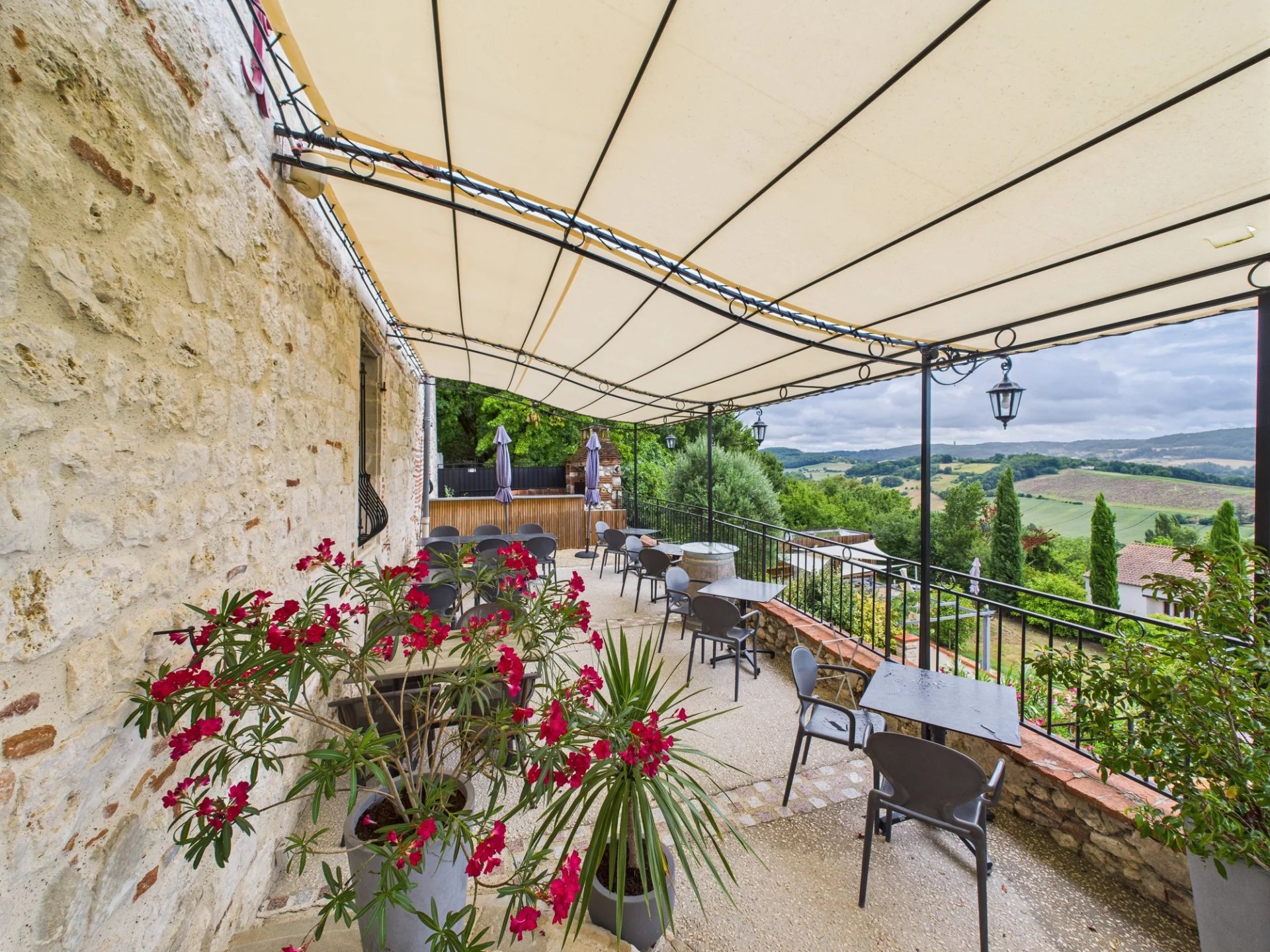 Character Property Complex in Penne-d’Agenais – Exceptional Potential, Aquitaine – France – BVI80584