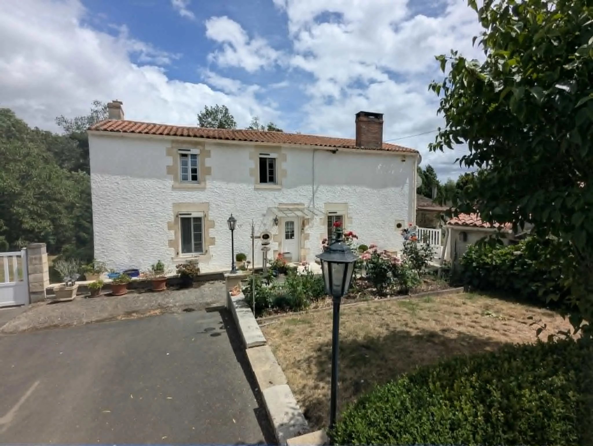 Beautiful house with pool and lovely gardens, Pays de la Loire – France – BVI86043