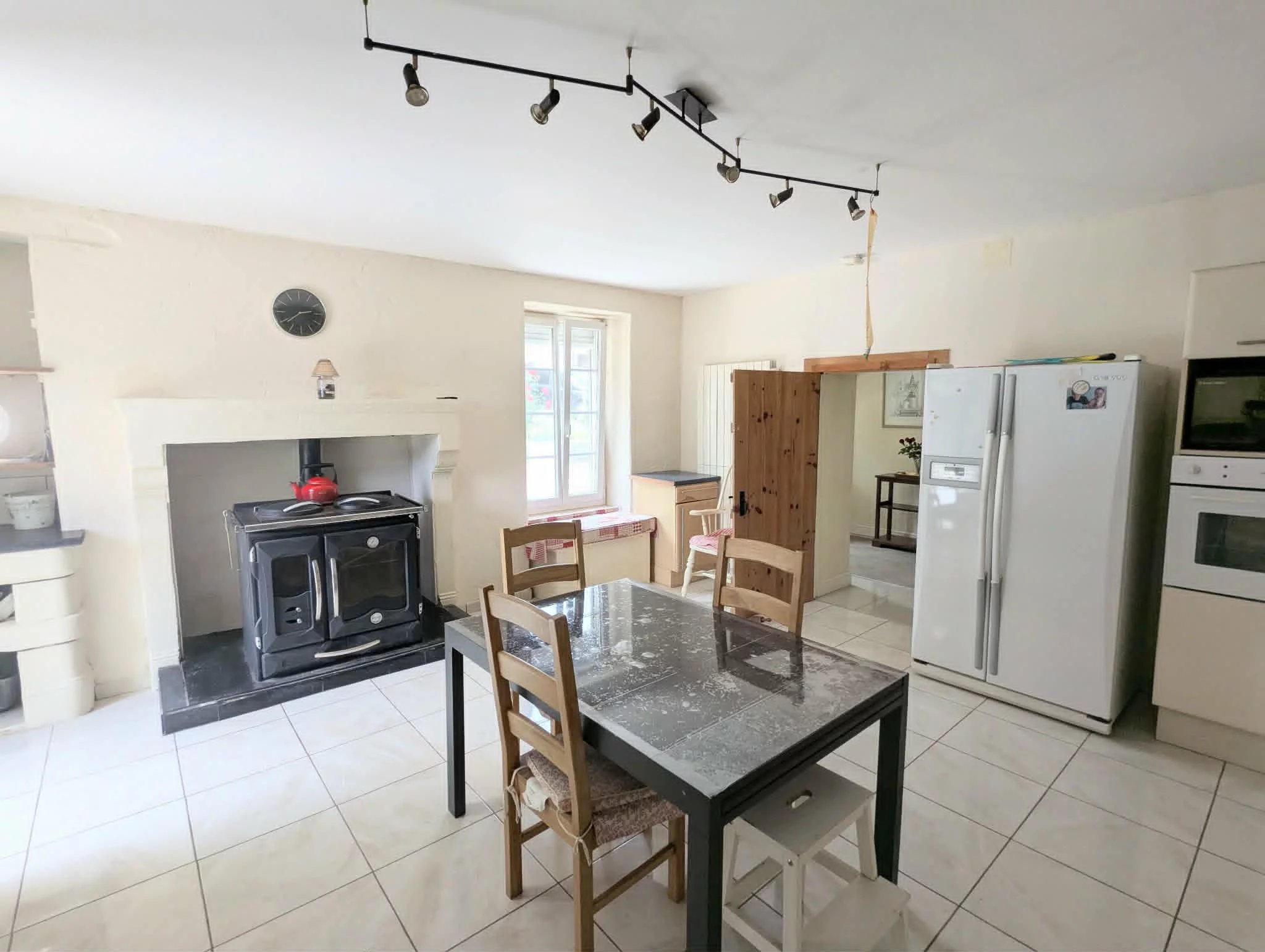 Beautiful house with pool and lovely gardens, Pays de la Loire – France – BVI86043