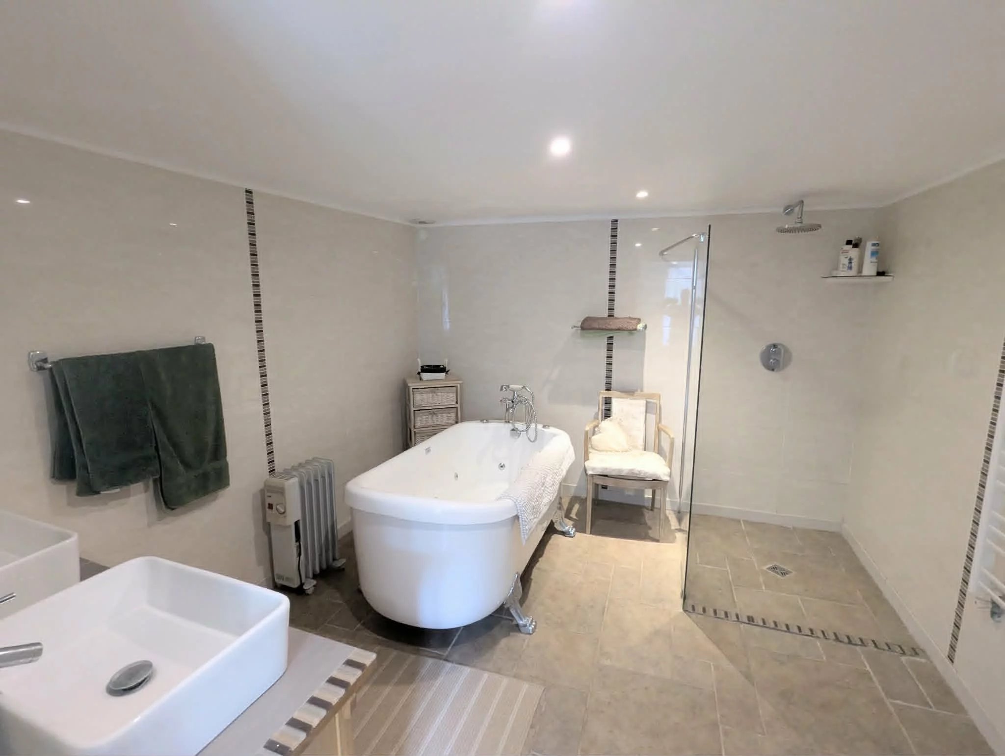 Beautiful house with pool and lovely gardens, Pays de la Loire – France – BVI86043