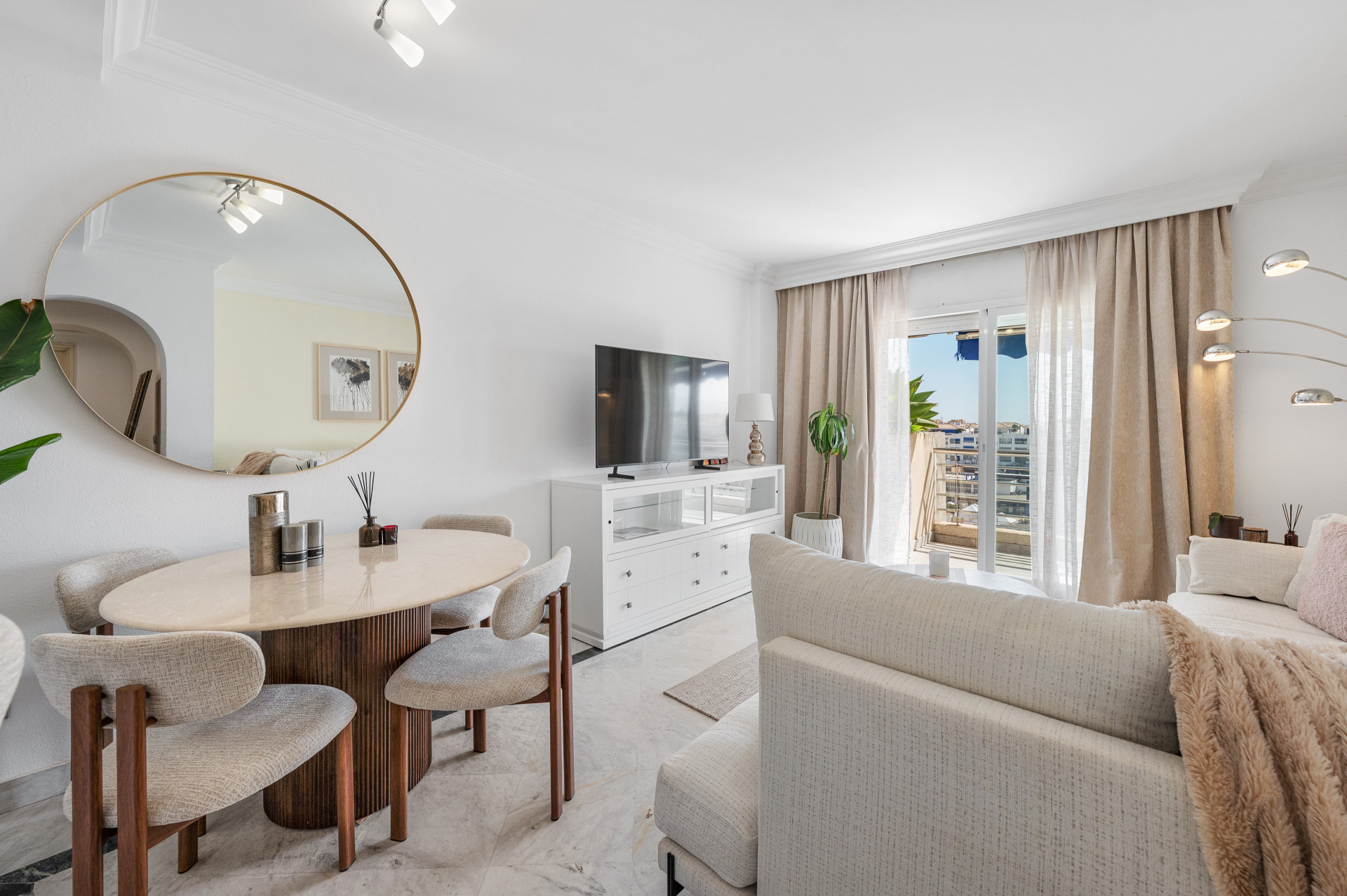 2 bedroom Apartment in Marbella, Malaga, Spain – 428-05535P