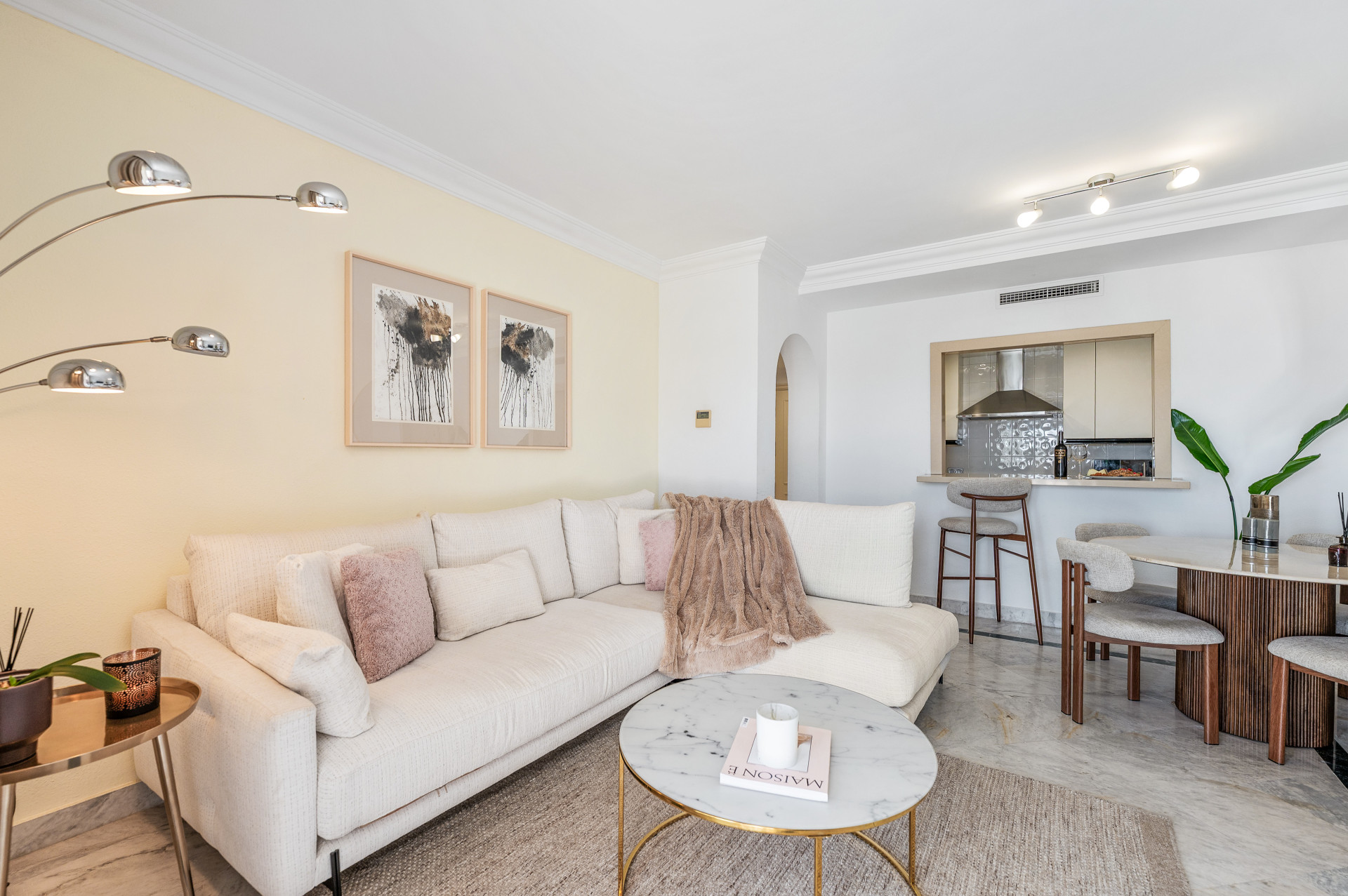 2 bedroom Apartment in Marbella, Malaga, Spain – 428-05535P