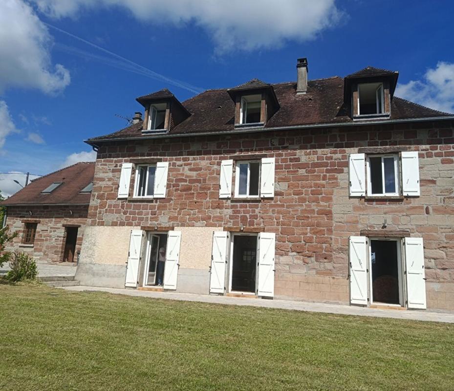 10 bedroom maison situee en campagne in St Aulaire, Corrèze, France