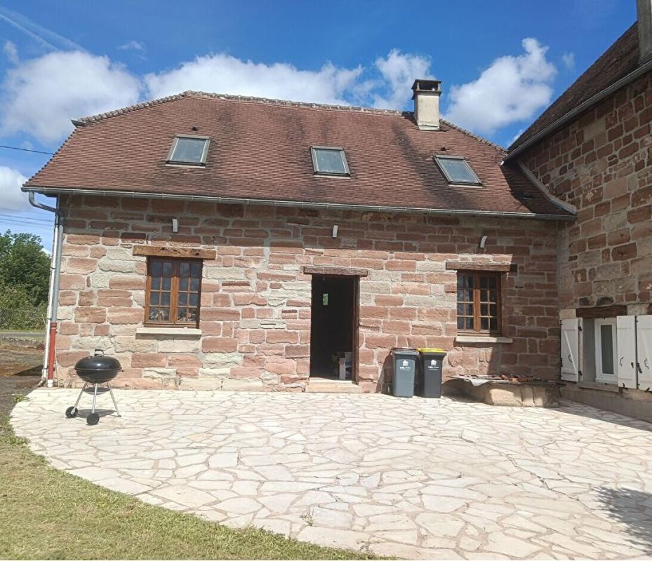 10 bedroom maison situee en campagne in St Aulaire, Corrèze, France