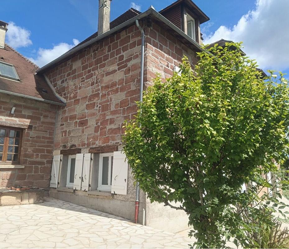 10 bedroom maison situee en campagne in St Aulaire, Corrèze, France