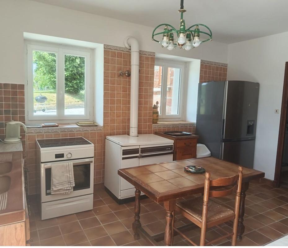 10 bedroom maison situee en campagne in St Aulaire, Corrèze, France