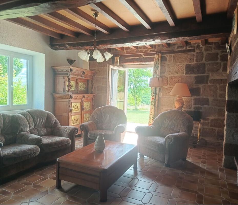 10 bedroom maison situee en campagne in St Aulaire, Corrèze, France