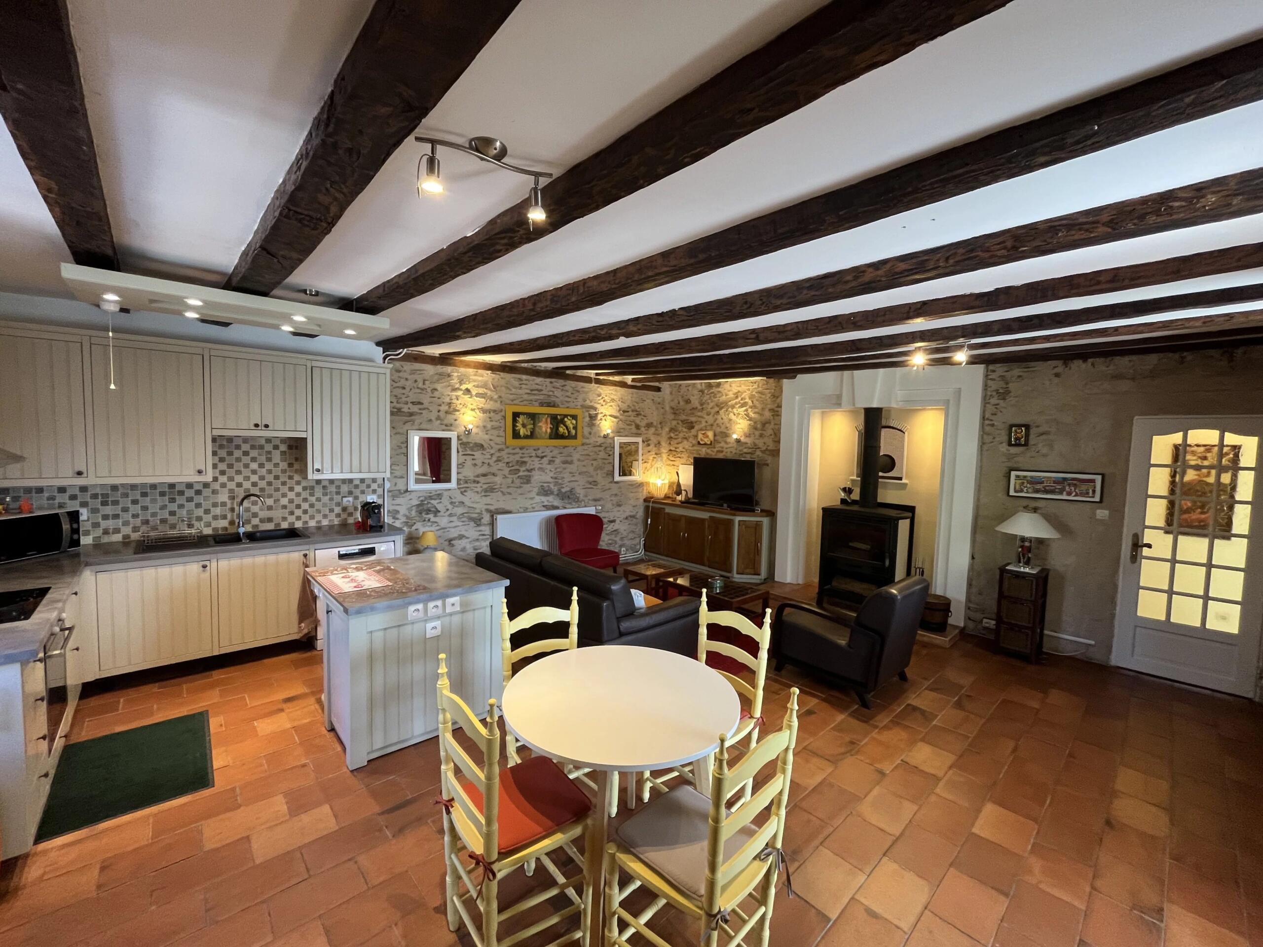 Immaculate family home with swimming pool and large garden, Aquitaine – France – BVI86239