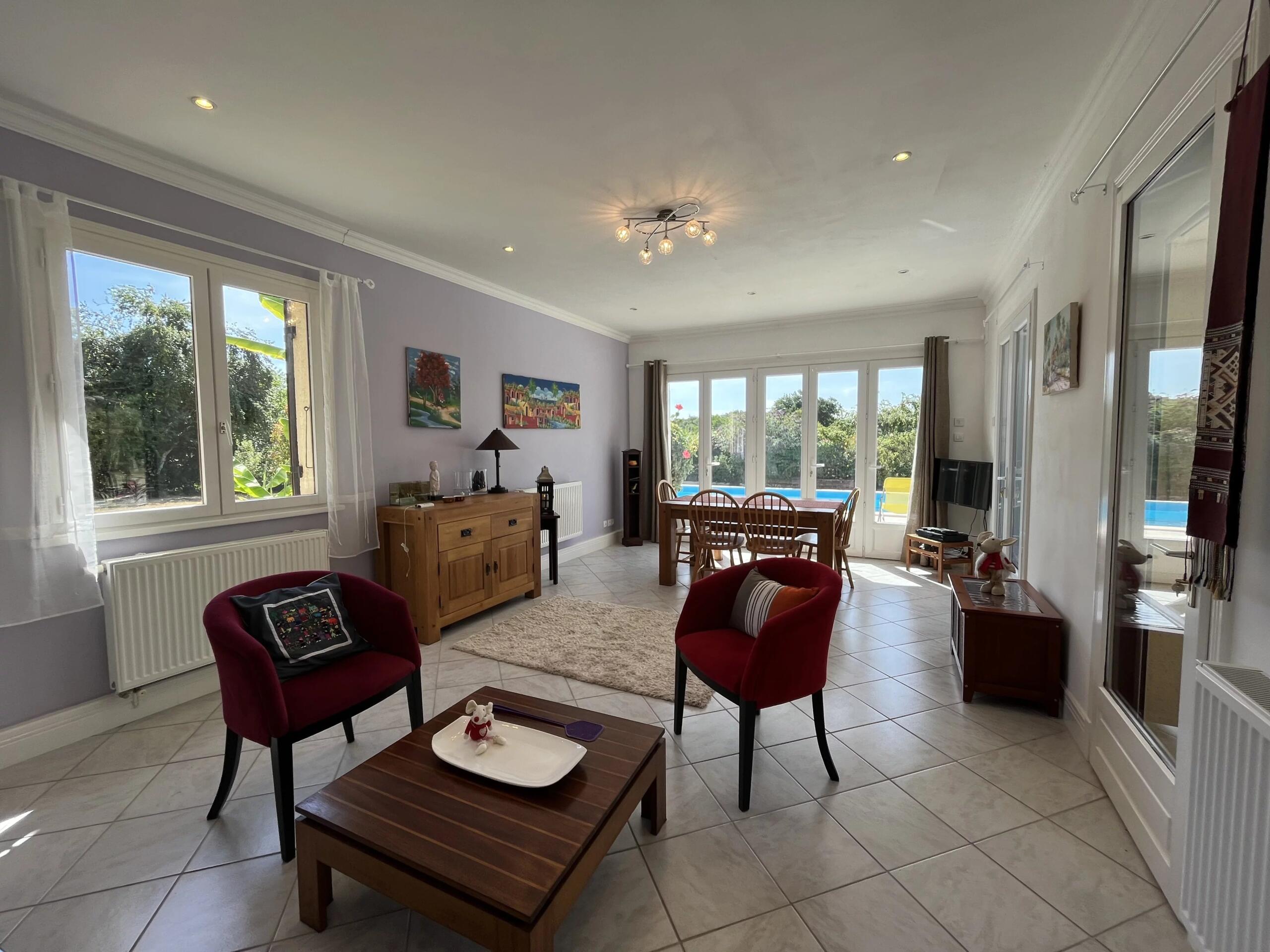 Immaculate family home with swimming pool and large garden, Aquitaine – France – BVI86239