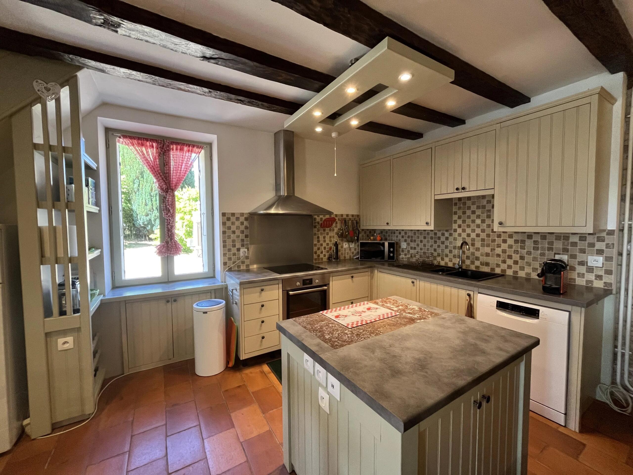 Immaculate family home with swimming pool and large garden, Aquitaine – France – BVI86239