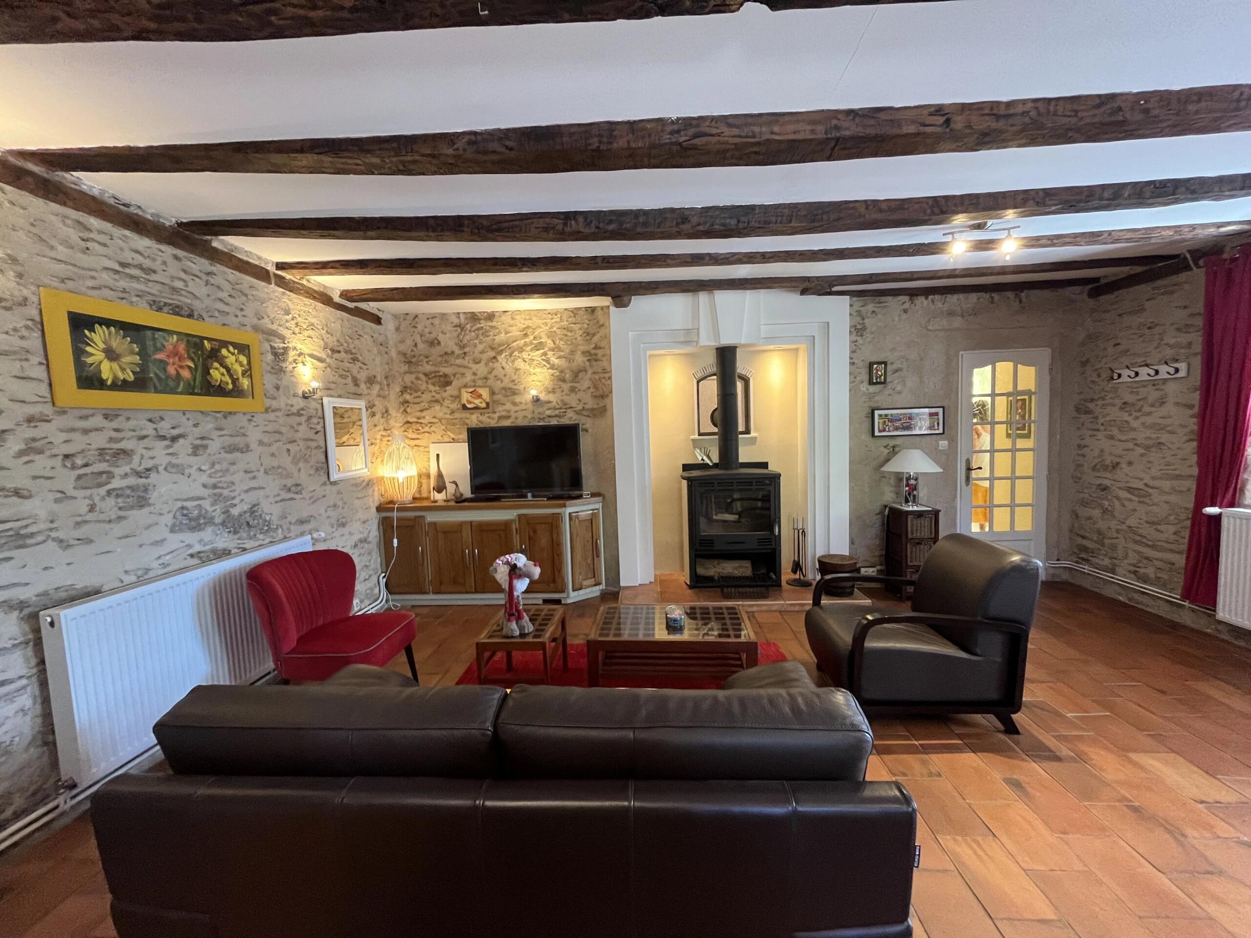 Immaculate family home with swimming pool and large garden, Aquitaine – France – BVI86239