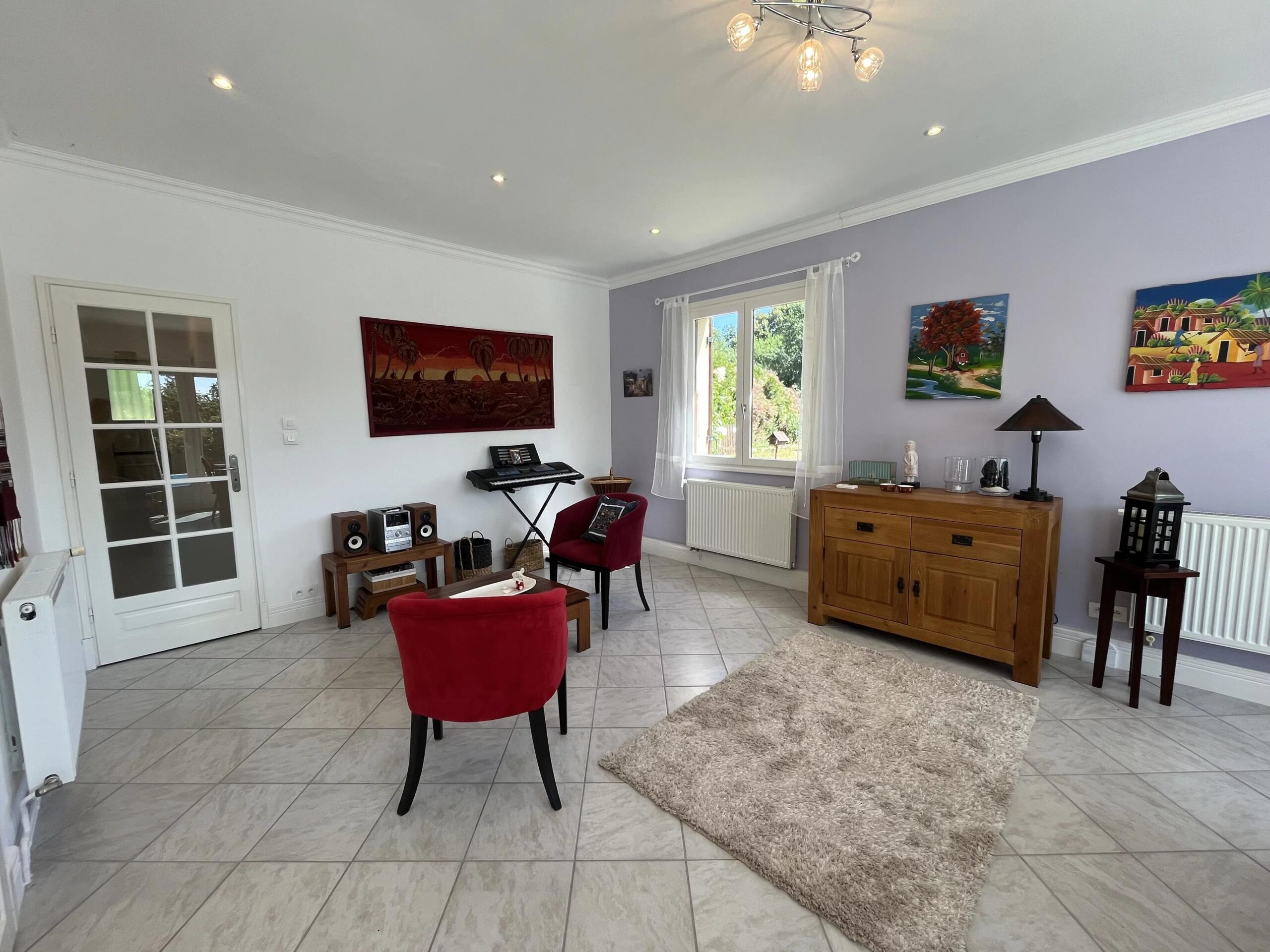 Immaculate family home with swimming pool and large garden, Aquitaine – France – BVI86239