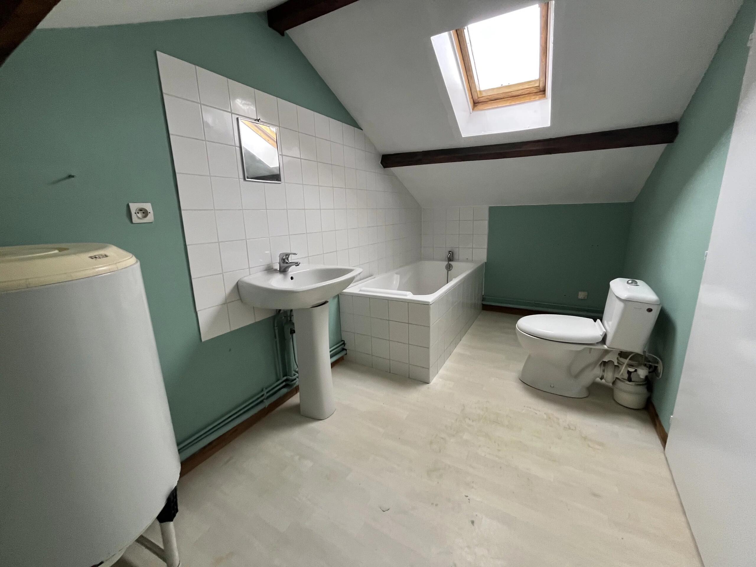 A quirky Hamlet property close to shops and amenities, Poitou-Charentes – France – BVI86201