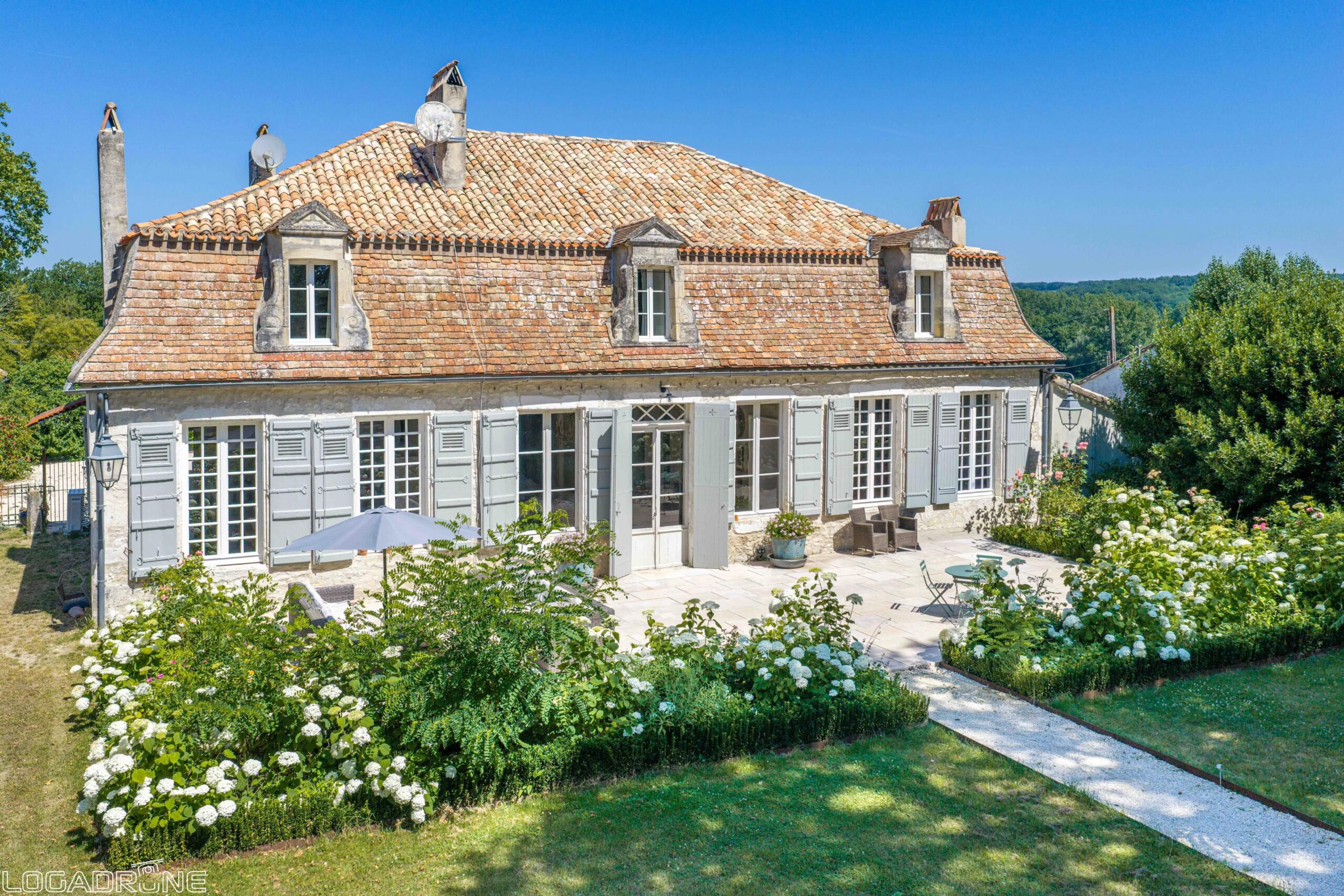 Exceptional Country Estate with Spectacular Entertaining Spaces, Pool and Designer Gardens, Aquitaine – France – BVI85646
