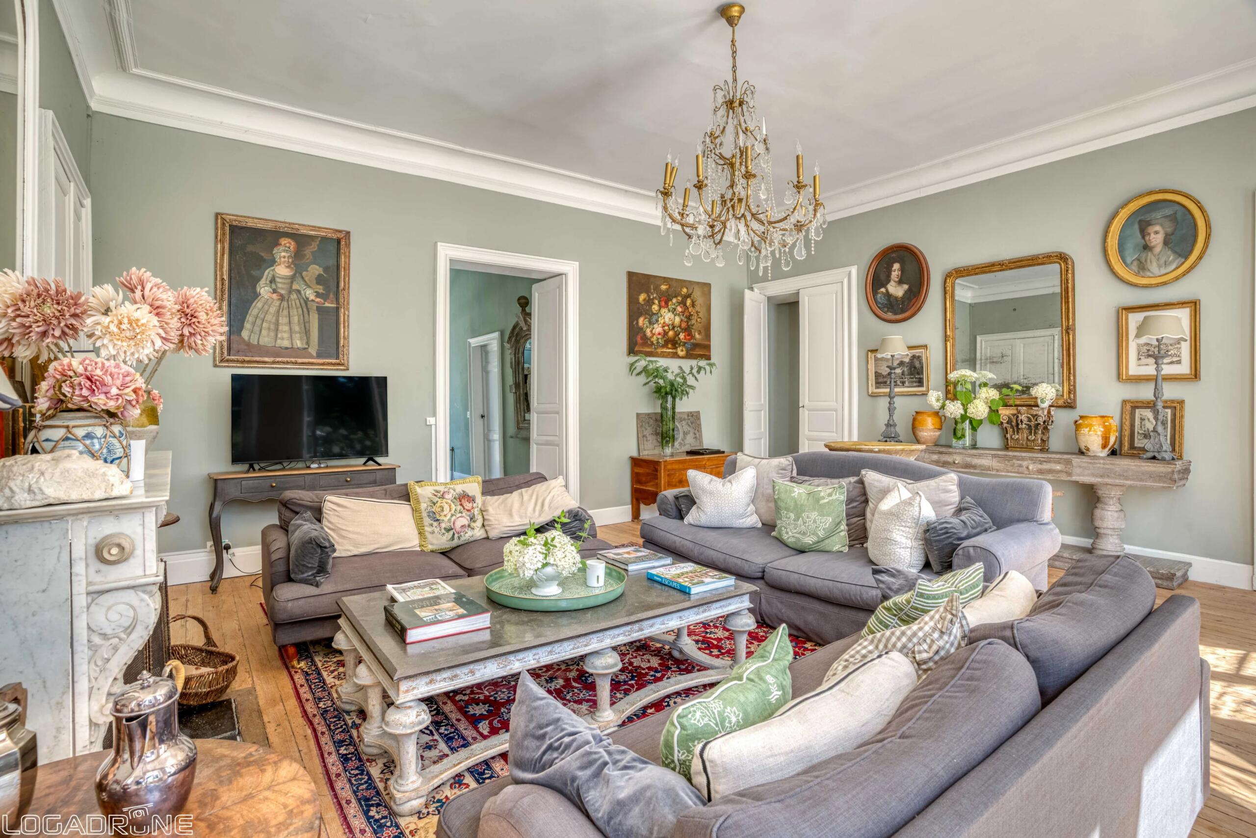 Exceptional Country Estate with Spectacular Entertaining Spaces, Pool and Designer Gardens, Aquitaine – France – BVI85646