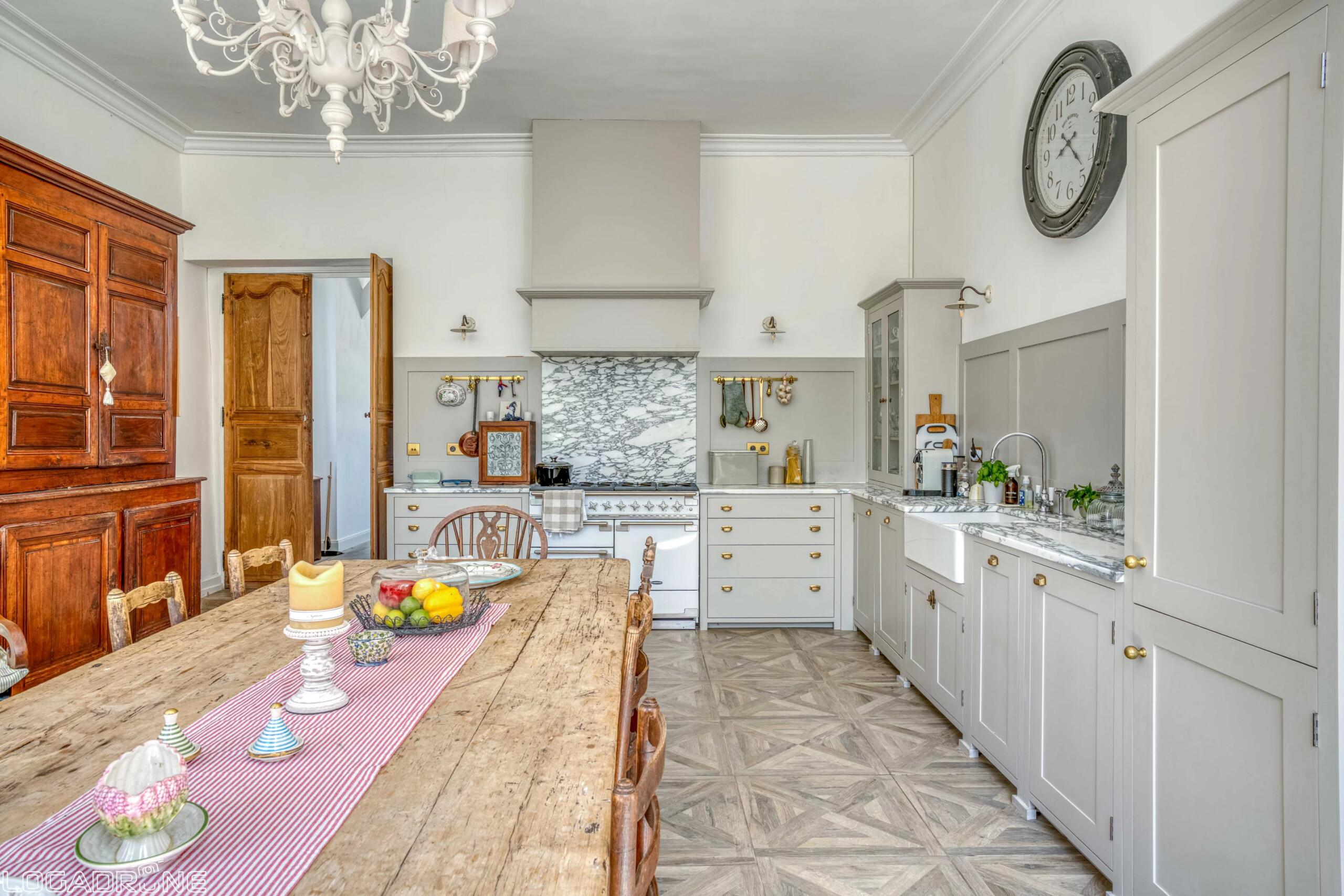 Exceptional Country Estate with Spectacular Entertaining Spaces, Pool and Designer Gardens, Aquitaine – France – BVI85646
