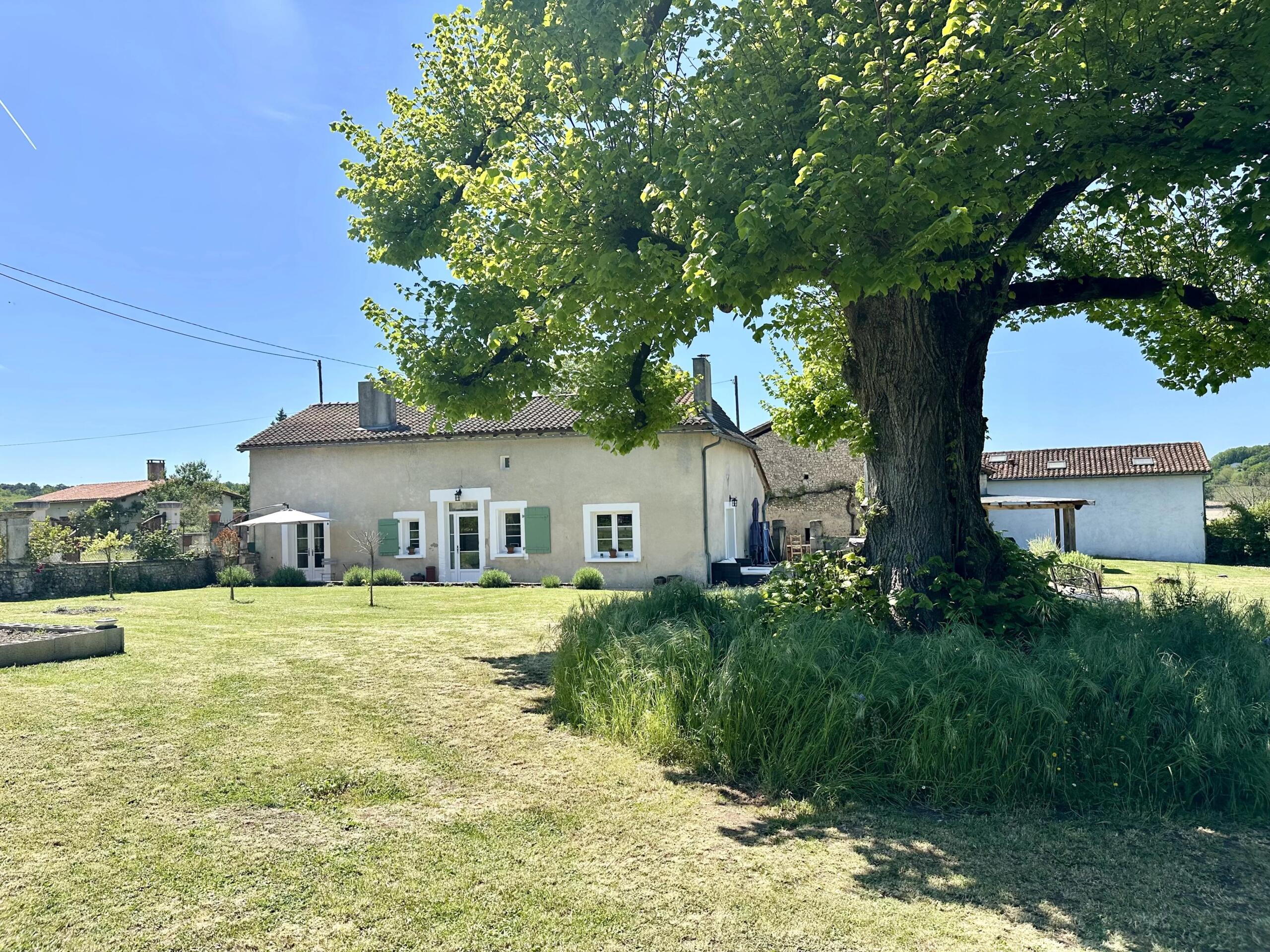 Stylish renovated country home with swimming pool and separate barn, Poitou-Charentes – France – BVI85217